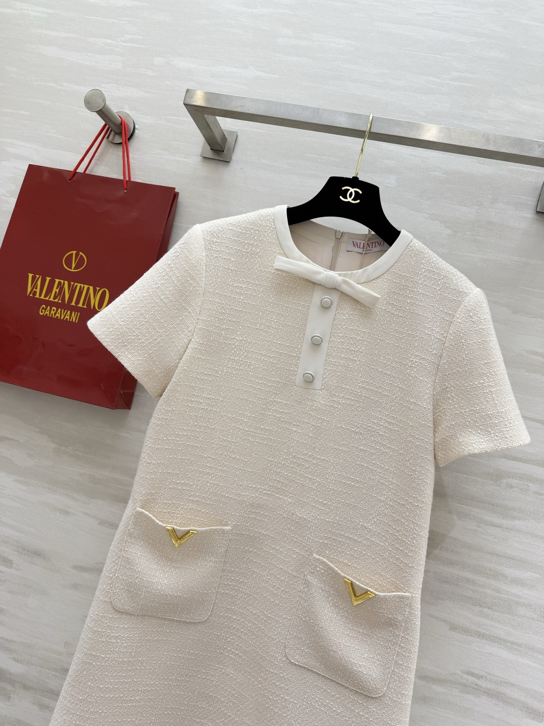 Valentin♡²⁶富家千金风短袖连衣裙 奶白温柔、樱花粉娇俏 都是一眼心动的颜色！肌理感粗花呢面料 