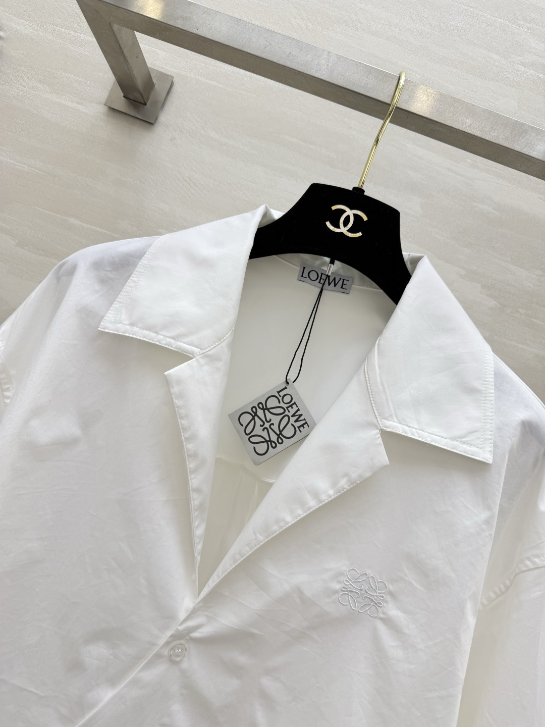 Loew♡²⁶不对称衬衫 高支棉面料 挺括有型 质感高级 斜门襟 不规则下摆设计 宽松版型 不挑身材显瘦