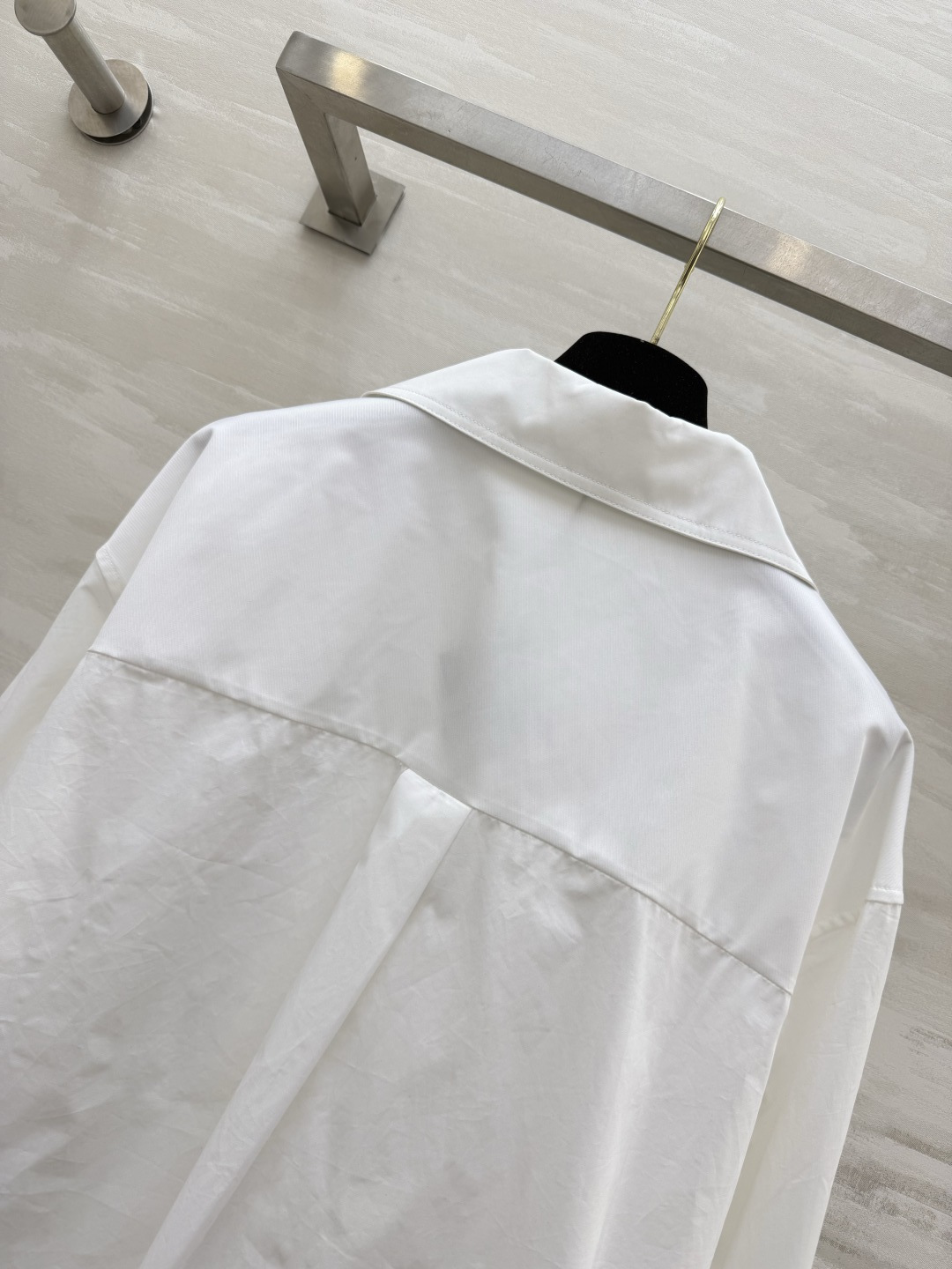 Loew♡²⁶不对称衬衫 高支棉面料 挺括有型 质感高级 斜门襟 不规则下摆设计 宽松版型 不挑身材显瘦