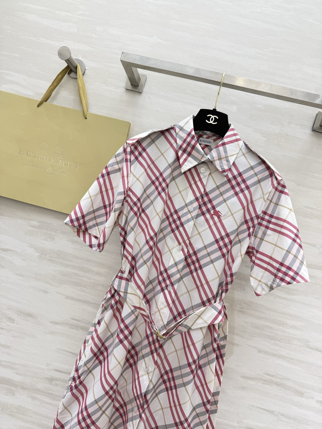 #Burberr♡²⁶英伦风格纹短袖连衣裙 高版本出货 现货首发size：S/M/L/XL/XXL（M码