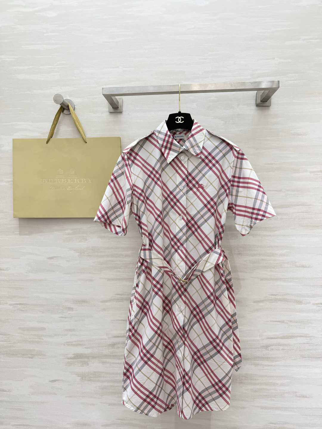 NO:859790,#BurberrBritish-style patterned short-sleeved dress. High version shipped. Available now. SizeS/M/L/XL/XXL (M size shoulder width 40, bust 100, skirt length 96), Burberry-clothing, burberry, skirts, T-shirt,19860909#Burberr英伦风格纹短袖连衣裙 高版本出货 现货首发sizeS/M/L/XL/XXL（M码肩宽40,胸围100,裙长96）,博柏利-服装,burberry,skirts,T-shirt,,Women's clothing