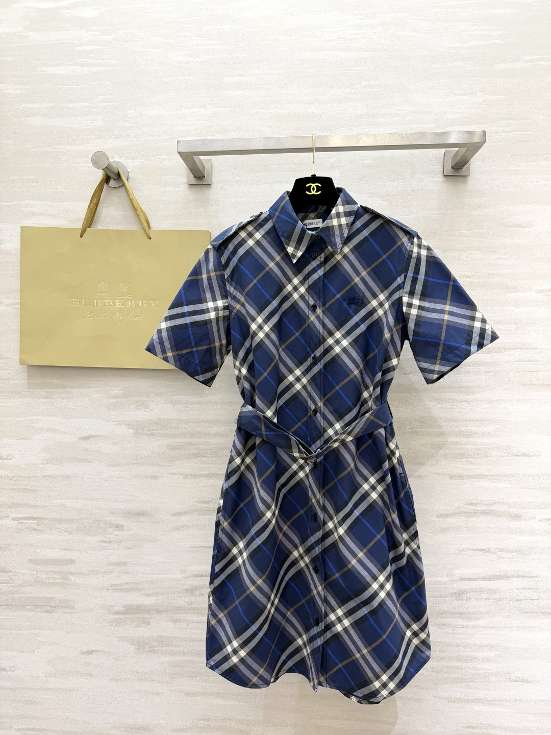 NO:859809,#BurberrBritish-style patterned short-sleeved dress. High version shipped. Available now. SizeS/M/L/XL/XXL (M size shoulder width 40, bust 100, skirt length 96), Burberry-clothing, burberry, skirts, T-shirt,19860909#Burberr英伦风格纹短袖连衣裙 高版本出货 现货首发sizeS/M/L/XL/XXL（M码肩宽40,胸围100,裙长96）,博柏利-服装,burberry,skirts,T-shirt,,Women's clothing
