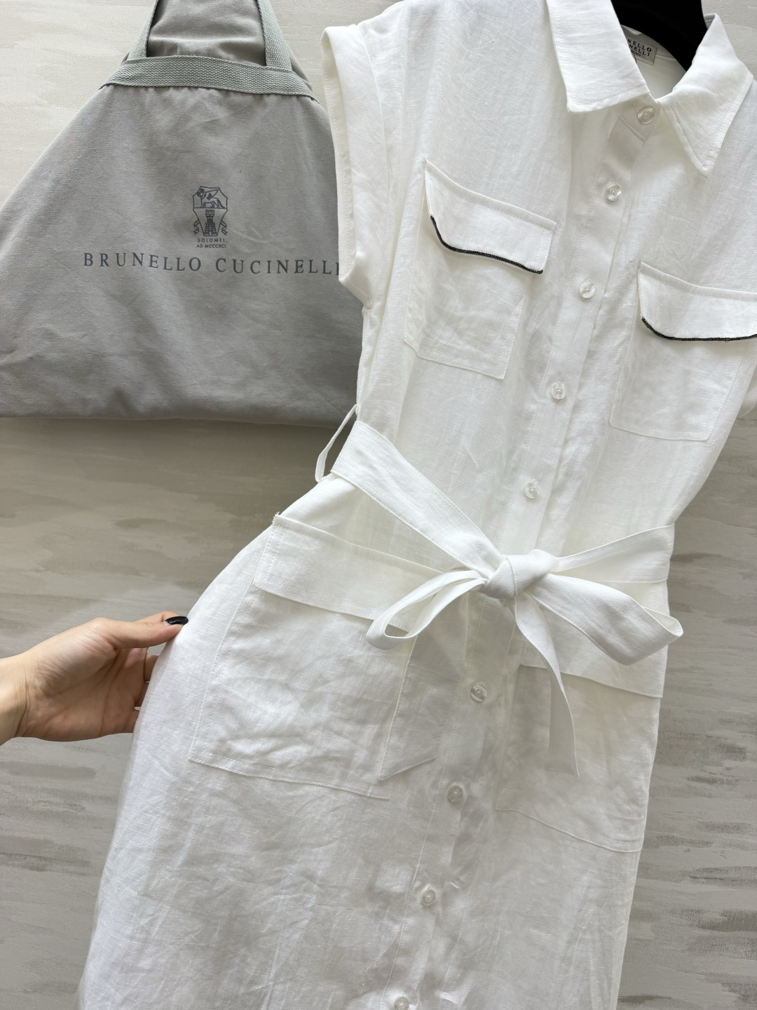 Brunello Cucinell♡²⁶亚麻衬衫裙｜自带松弛感的夏日答卷 天然亚麻肌理 透气不闷汗 翻领