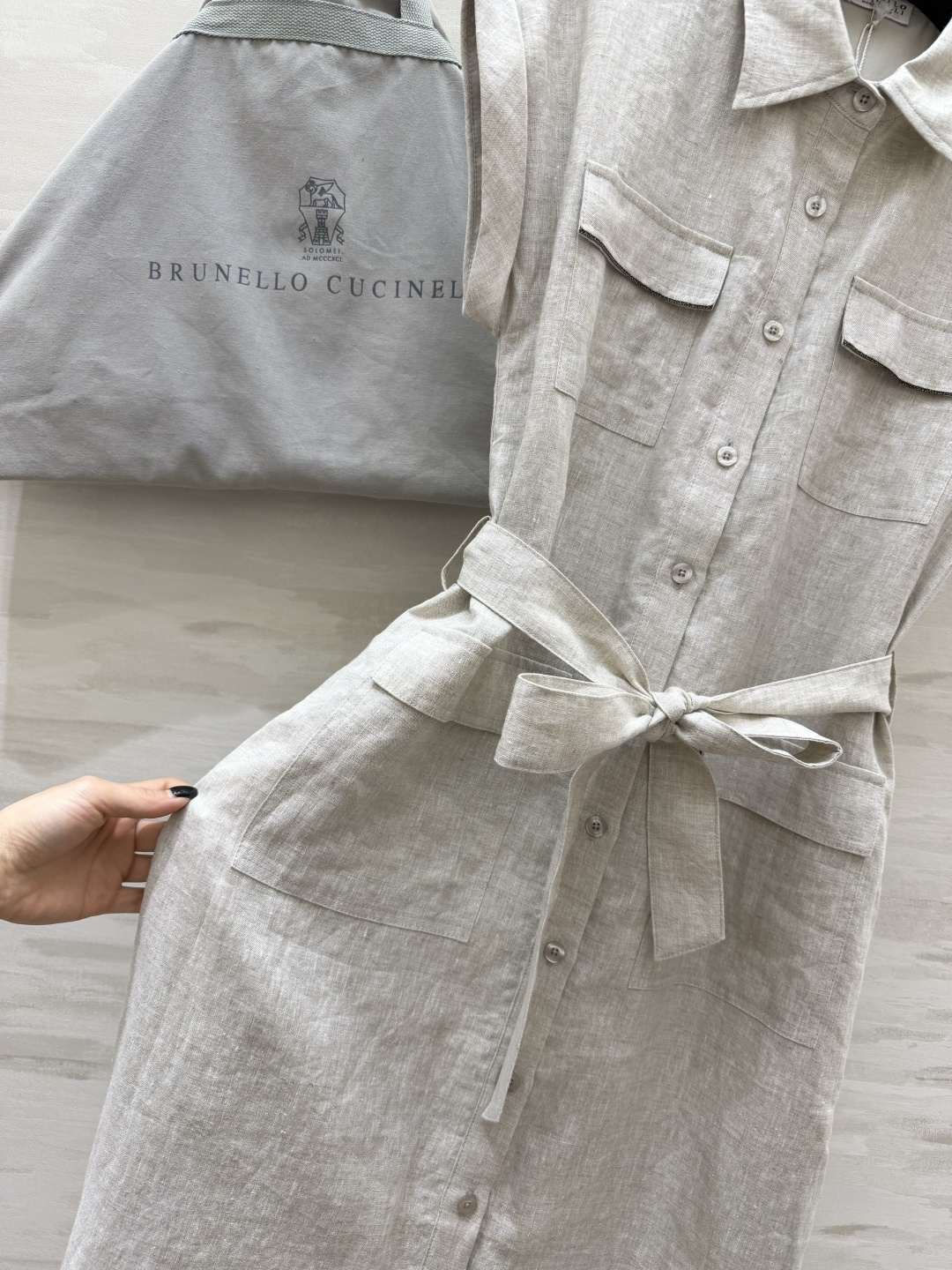 Brunello Cucinell♡²⁶亚麻衬衫裙｜自带松弛感的夏日答卷 天然亚麻肌理 透气不闷汗 翻领