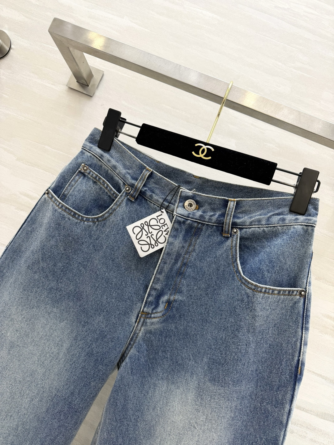 LOEW♡²⁶刺绣阔腿牛仔裤｜年度神裤 经典水洗牛仔蓝 自带复古松弛滤镜 利落高腰直筒阔腿剪裁 一键打造