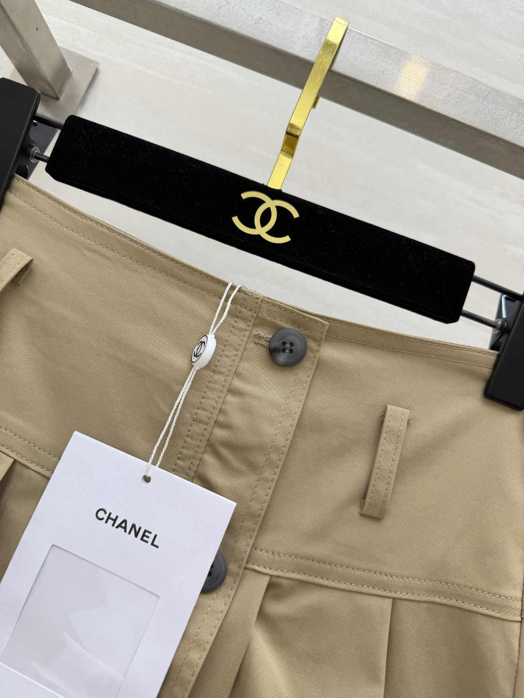 #Chane♡²⁶压褶半裙 俏皮甜美 内里安全裤设计 精致双C刺绣🪡高品质定制 现货首发size：36/