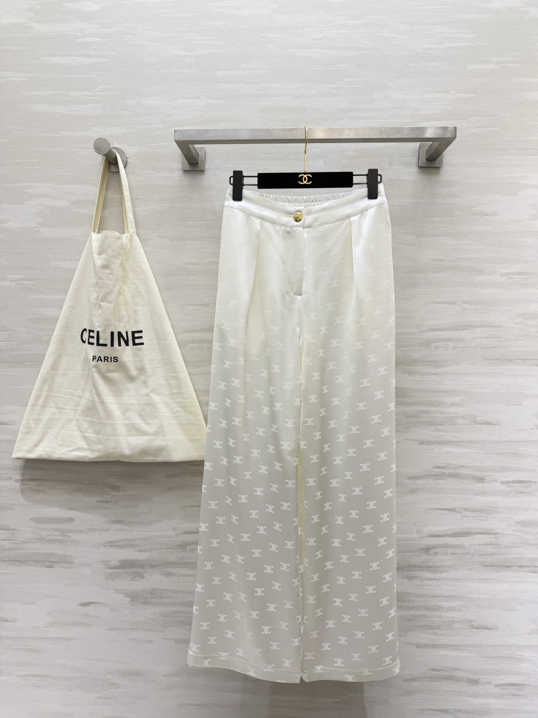 Celin♡²⁶醋酸提花裤 🤍🖤 自带贵气 暗纹提花垂坠醋酸缎面 低调又有质感 高腰阔腿版型 一秒拉长比