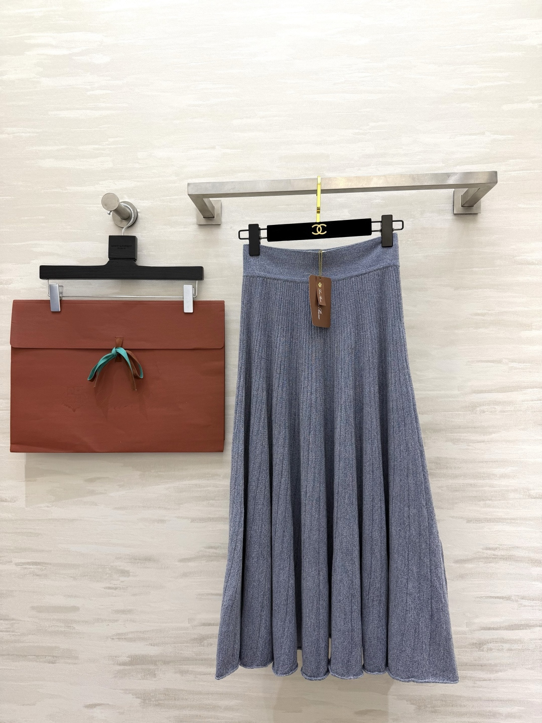 NO:860901,Loro Pianss Summer Series Solid Color Knitted Pleated Skirt Virgin Wool Vacation Essentials High Quality Customized Available in Stock SizeS/M/L (), Women's Clothing, Loro Piana, Skirts,19860909Loro Pianss夏日系列 纯色针织百褶半裙 初剪羊毛 度假必备 高品质定制 现货首发sizeS/M/L（）,女装,loro piana,skirts,,Women's clothing