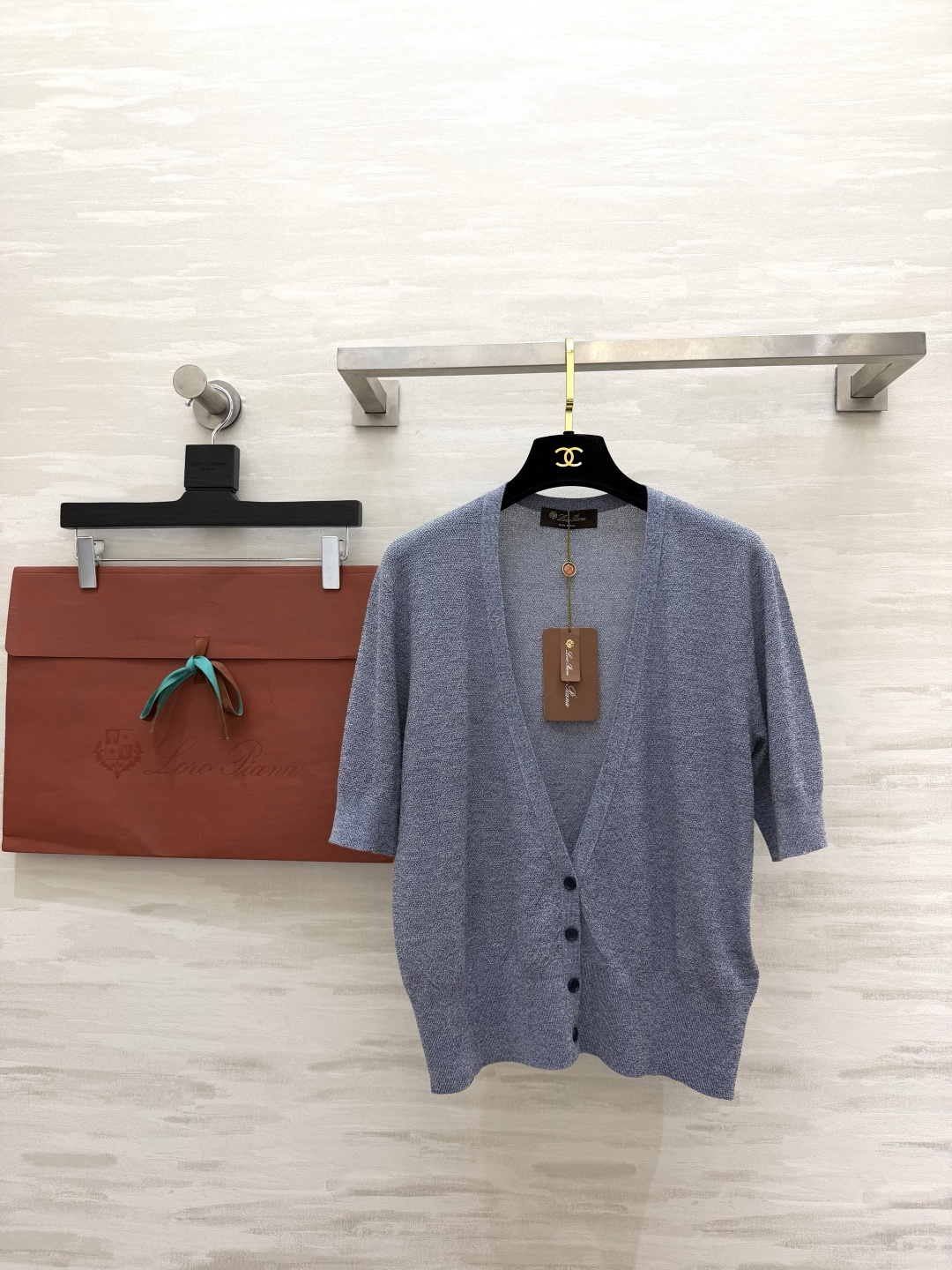 NO:860920,Loro Pianss Summer Series Solid Color Knitted Short-Sleeved Cardigan Top Virgin Wool Vacation Essentials High-Quality Customized Available in Stock SizeS/M/L (), Women's Clothing, loro piana, T-shirt,19860909Loro Pianss夏日系列 纯色针织短袖开衫上衣 初剪羊毛 度假必备 高品质定制 现货首发sizeS/M/L（）,女装,loro piana,T-shirt,,Women's clothing