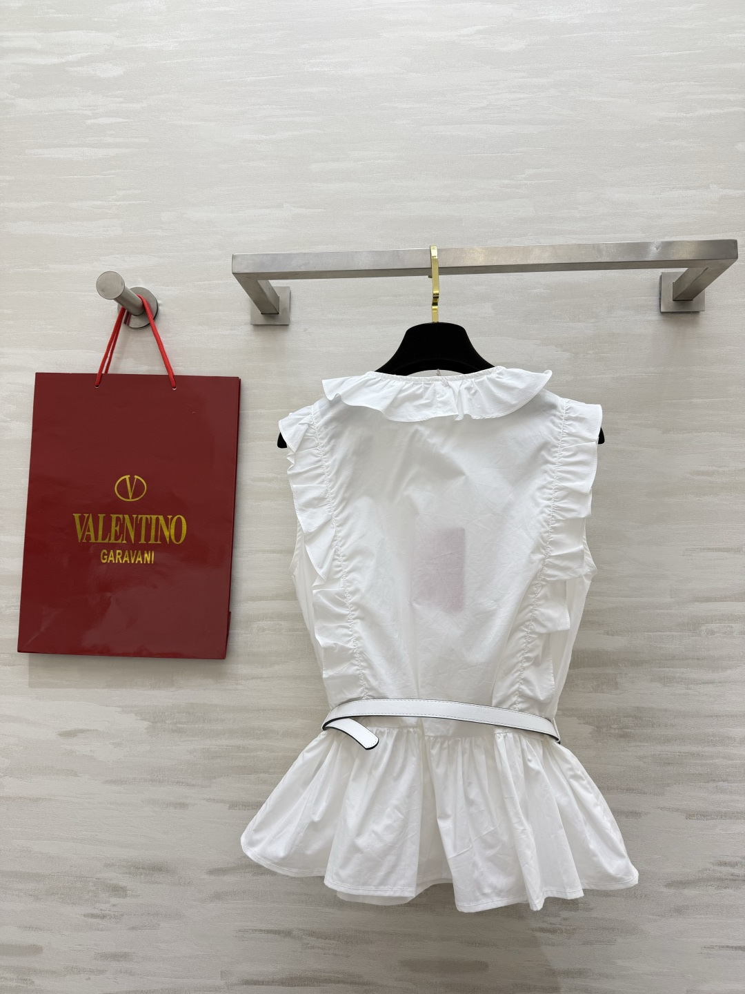 Valentin♡²⁶荷叶边白衬衫✨自带温柔滤镜的小白衫来啦 V领层层荷叶边设计 优雅又减龄 收腰腰带勾