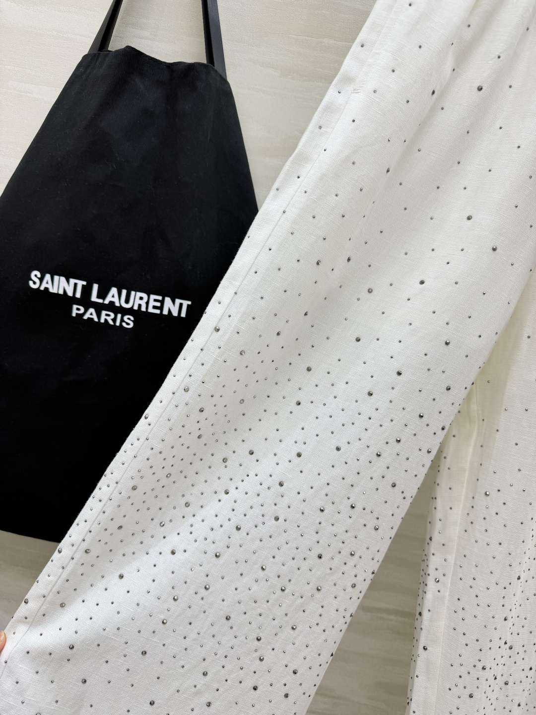 ysl²⁶ 「白月光本命｜温柔到骨子里的满天星」直筒阔腿裤 这条白色真的自带清冷贵气感，温柔又高级！满天
