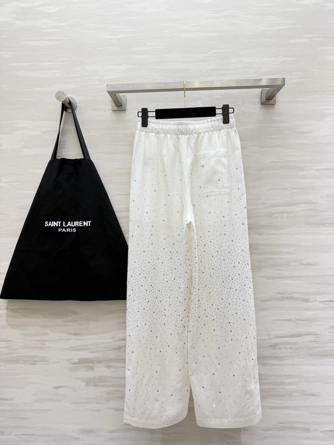 ysl²⁶ 「白月光本命｜温柔到骨子里的满天星」直筒阔腿裤 这条白色真的自带清冷贵气感，温柔又高级！满天