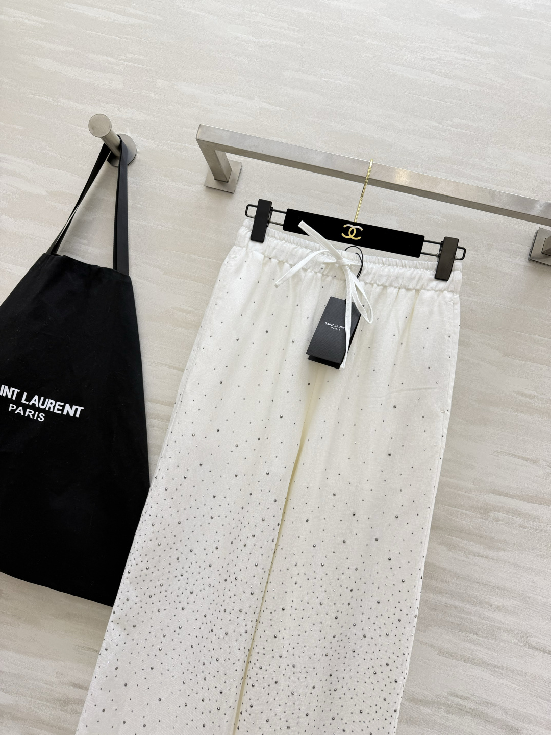 ysl²⁶ 「白月光本命｜温柔到骨子里的满天星」直筒阔腿裤 这条白色真的自带清冷贵气感，温柔又高级！满天