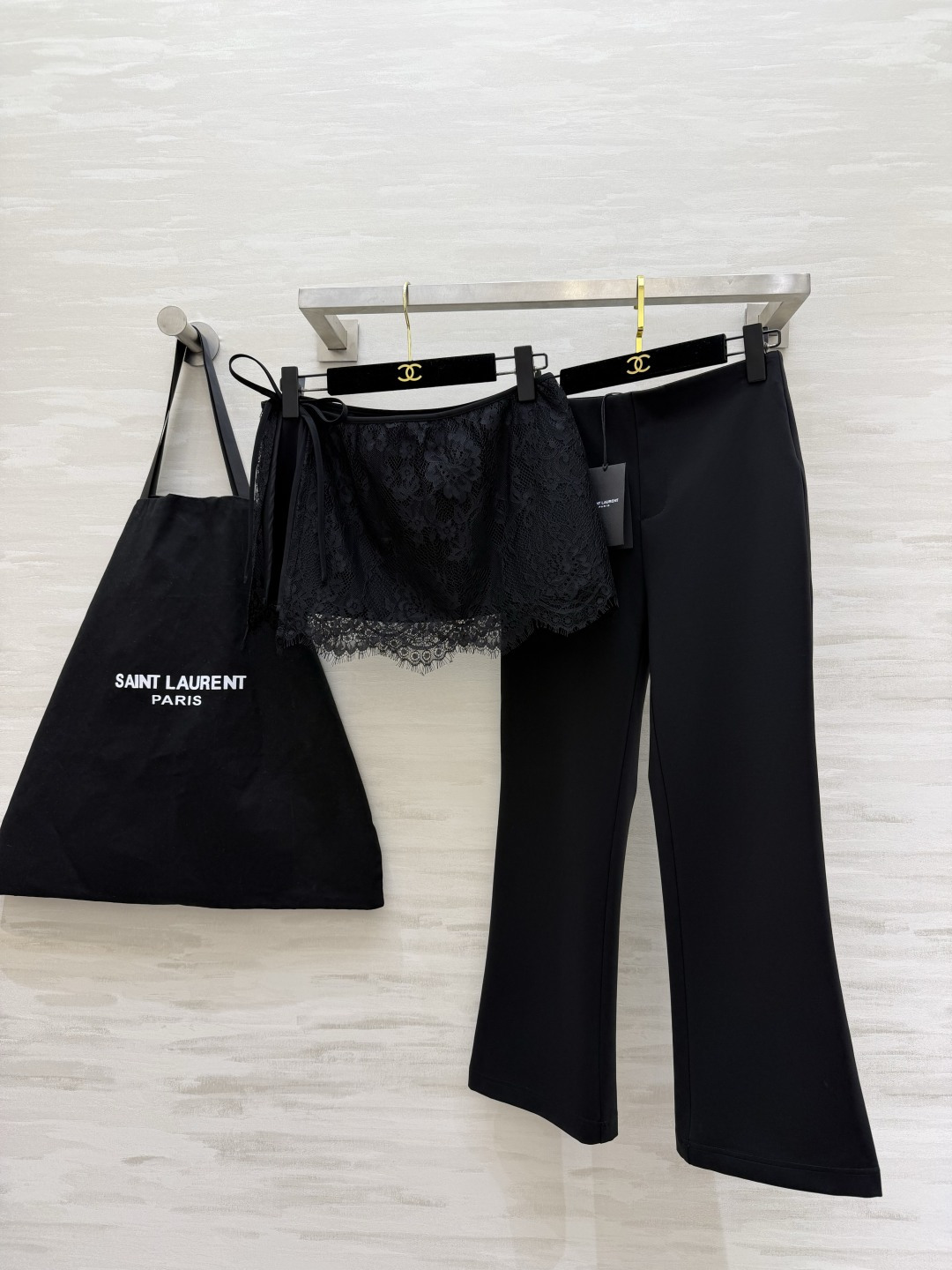 NO:862299,ysl 'Pure lustful feeling | Lace blouse + slightly booted black pants' Lace skirt blouse with exquisite pattern + raw edge hem. Comes with a soft focus filter, which directly creates a sense of atmosphere. Micro-flared black pants with high elastic fabric and great drape!  A set of tops, pure and sexy, a must-have for hot girls, and not exaggerated for daily wear!  High-quality customization, available in stock first size S/M/L/XL/XXL (S size waist 68, pants length 88), Saint Laurent-clothing, saint laurent, saint laurent, skirts,19860909ysl 「纯欲感拉满｜蕾丝罩衫+微喇小黑裤」 蕾丝半裙罩衫 精致花纹+毛边下摆 自带柔焦滤镜 氛围感直接拉满 微喇小黑裤 高弹力面料 垂坠感超棒！一套上身,又纯又欲,辣妹必备,日常穿也完全不夸张！高品质定制 现货首发sizeS/M/L/XL/XXL（s码腰围68,裤长88）,圣罗兰-服装,saint laurent,saint laurent,skirts,,Women's clothing