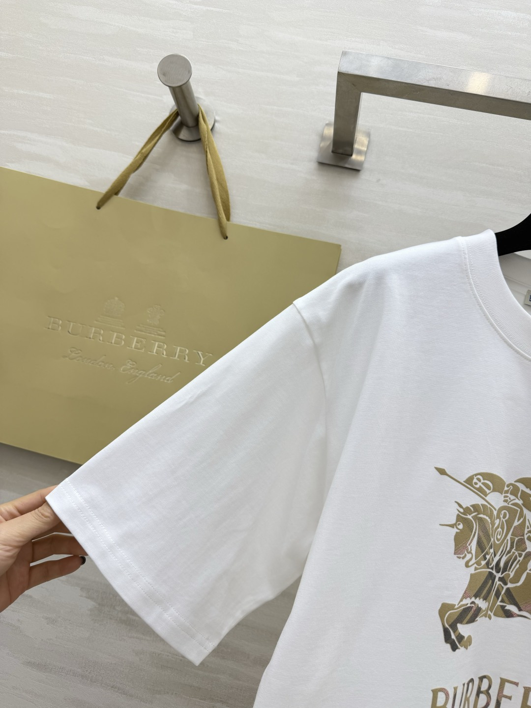 Burberr♡²⁶经典格纹战马短袖｜男士夏季刚需单品✨复古格纹拼接战马印花 自带品牌辨识度 甄选重磅精