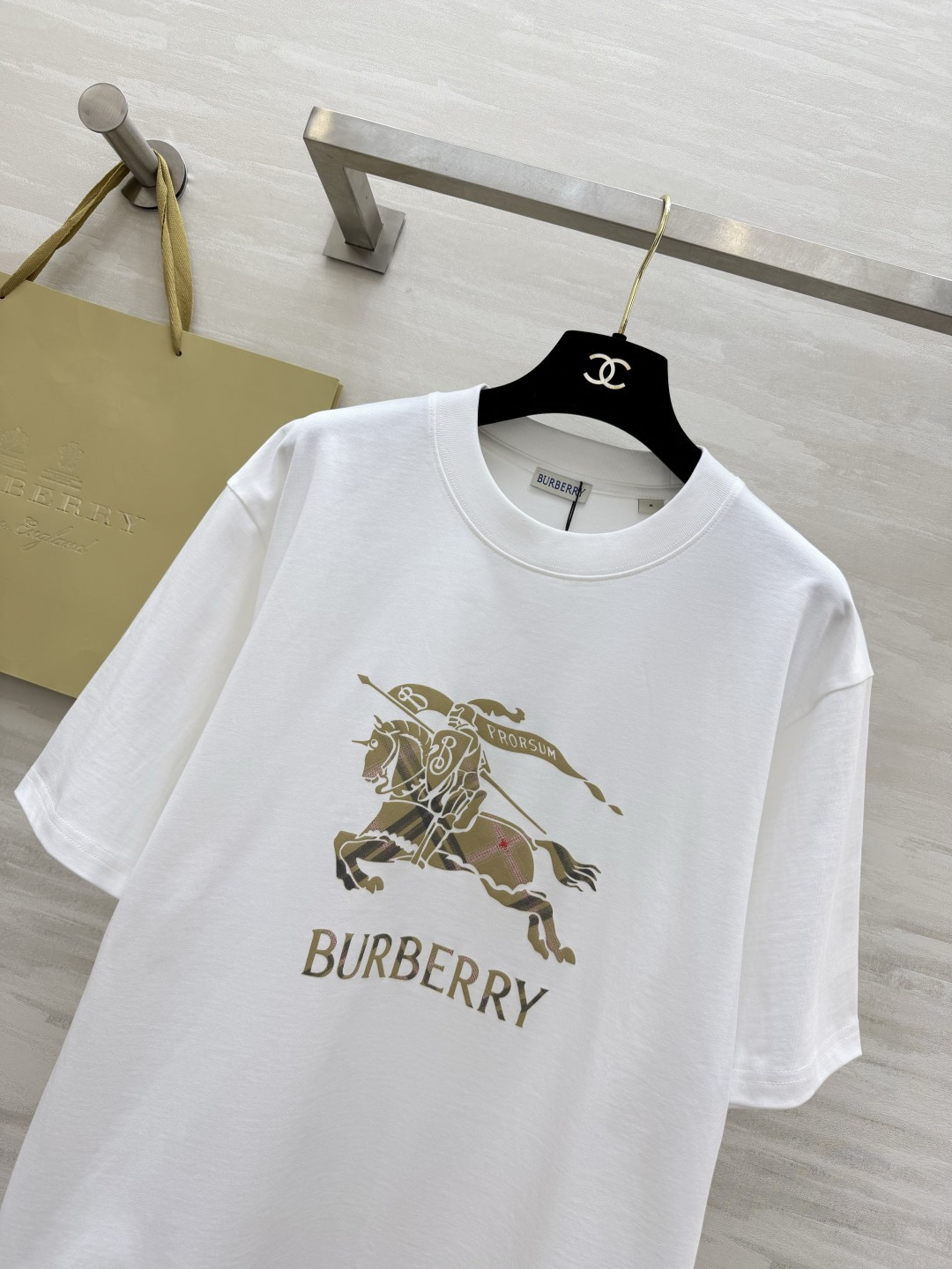 Burberr♡²⁶经典格纹战马短袖｜男士夏季刚需单品✨复古格纹拼接战马印花 自带品牌辨识度 甄选重磅精