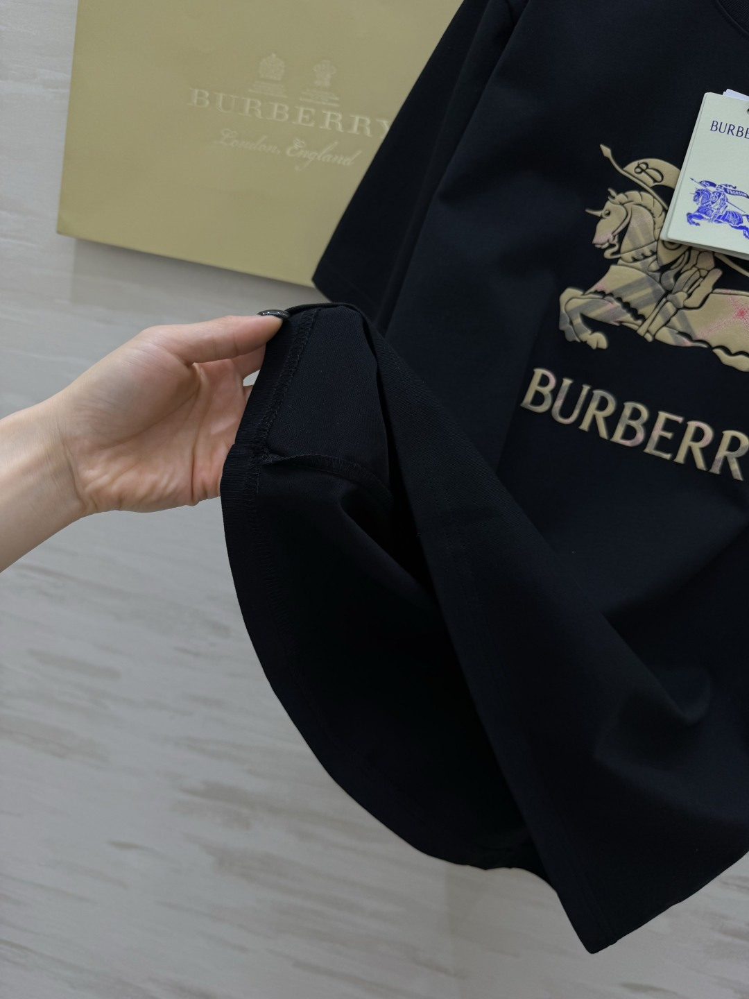 Burberr♡²⁶经典格纹战马短袖｜男士夏季刚需单品✨复古格纹拼接战马印花 自带品牌辨识度 甄选重磅精