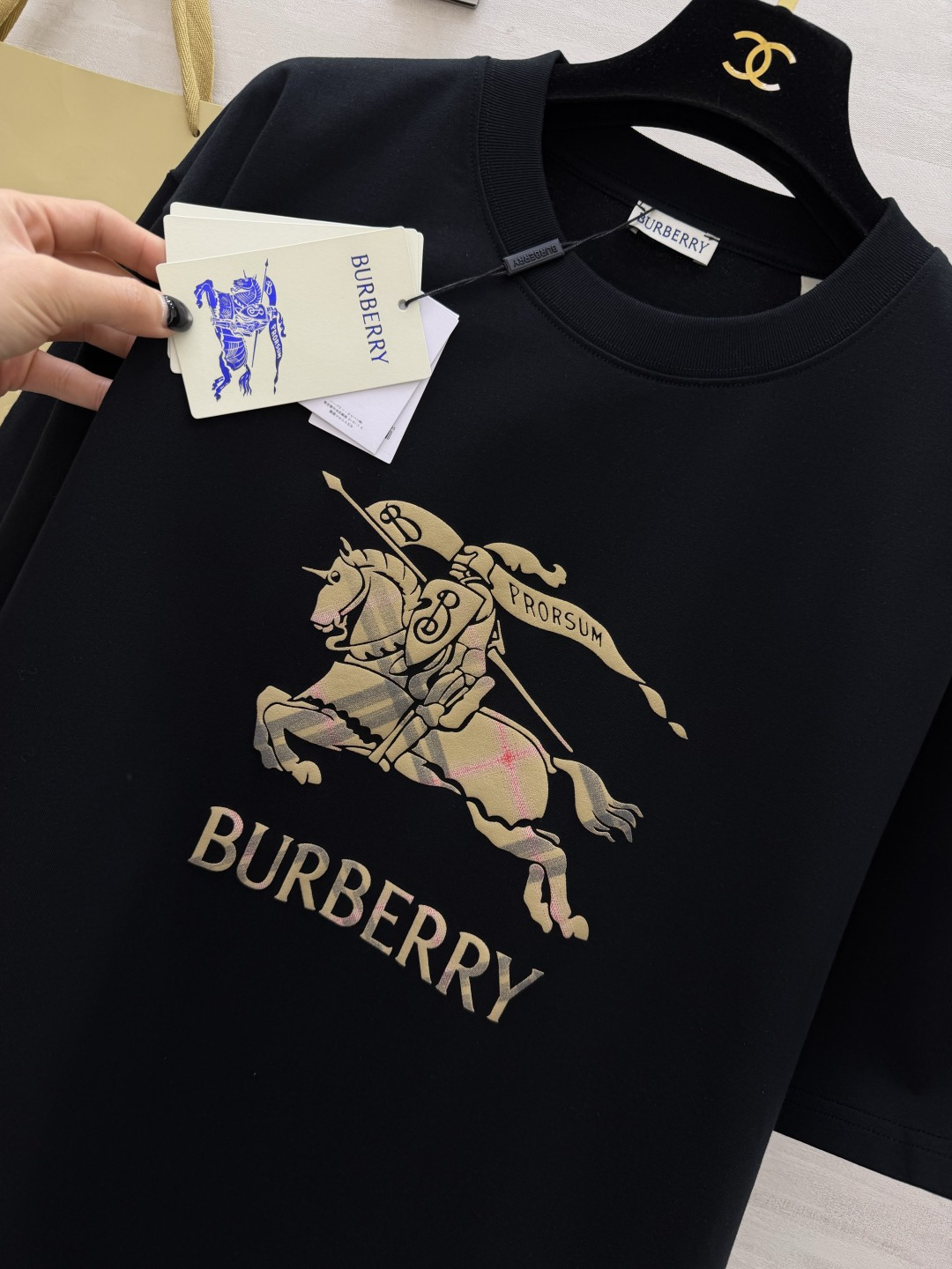 Burberr♡²⁶经典格纹战马短袖｜男士夏季刚需单品✨复古格纹拼接战马印花 自带品牌辨识度 甄选重磅精