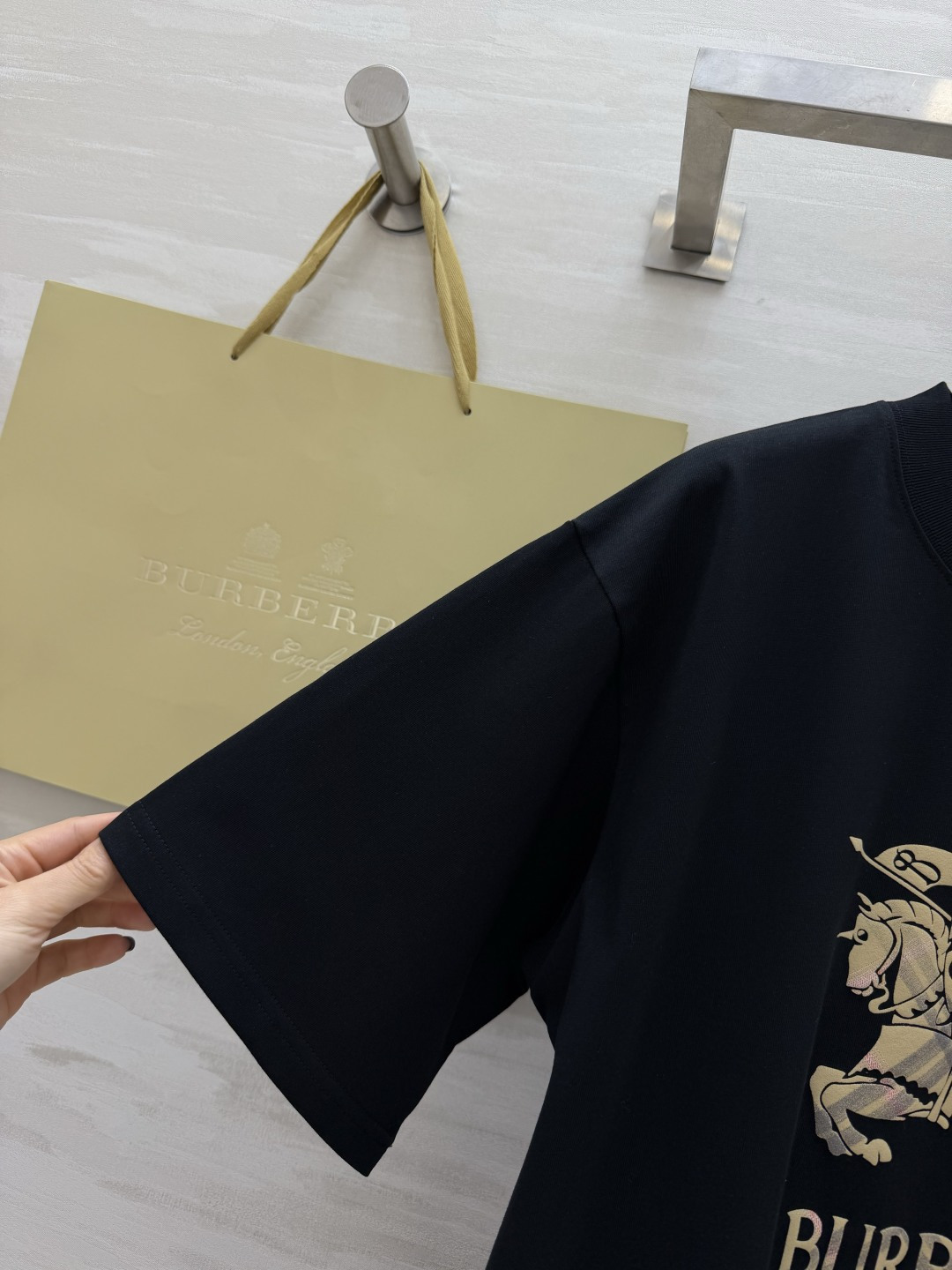 Burberr♡²⁶经典格纹战马短袖｜男士夏季刚需单品✨复古格纹拼接战马印花 自带品牌辨识度 甄选重磅精