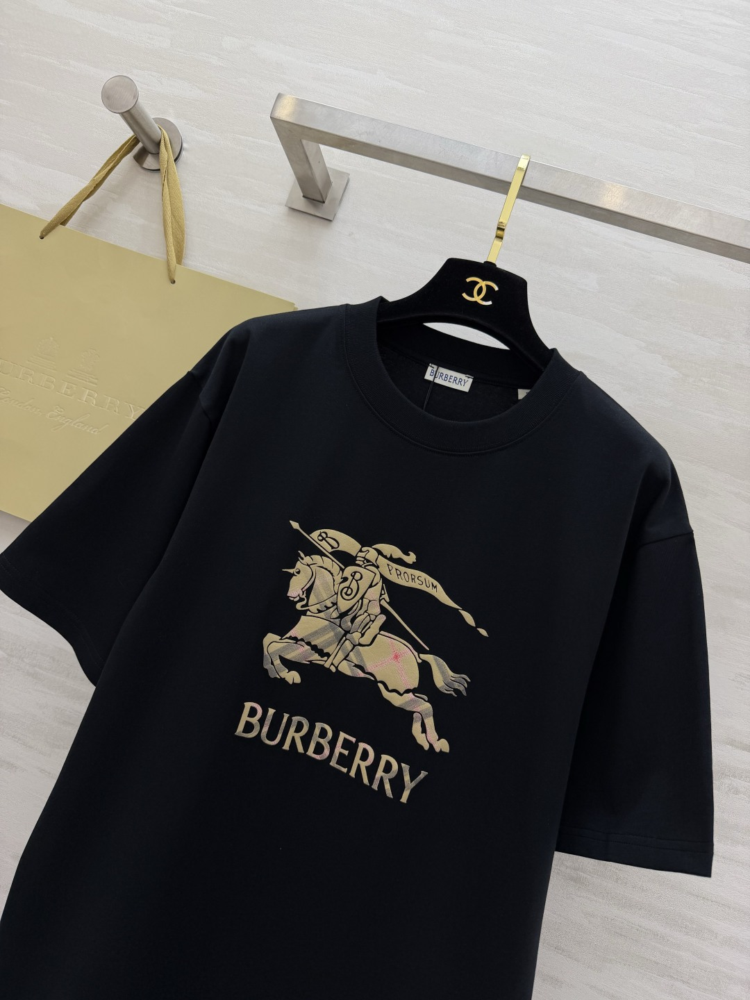 Burberr♡²⁶经典格纹战马短袖｜男士夏季刚需单品✨复古格纹拼接战马印花 自带品牌辨识度 甄选重磅精