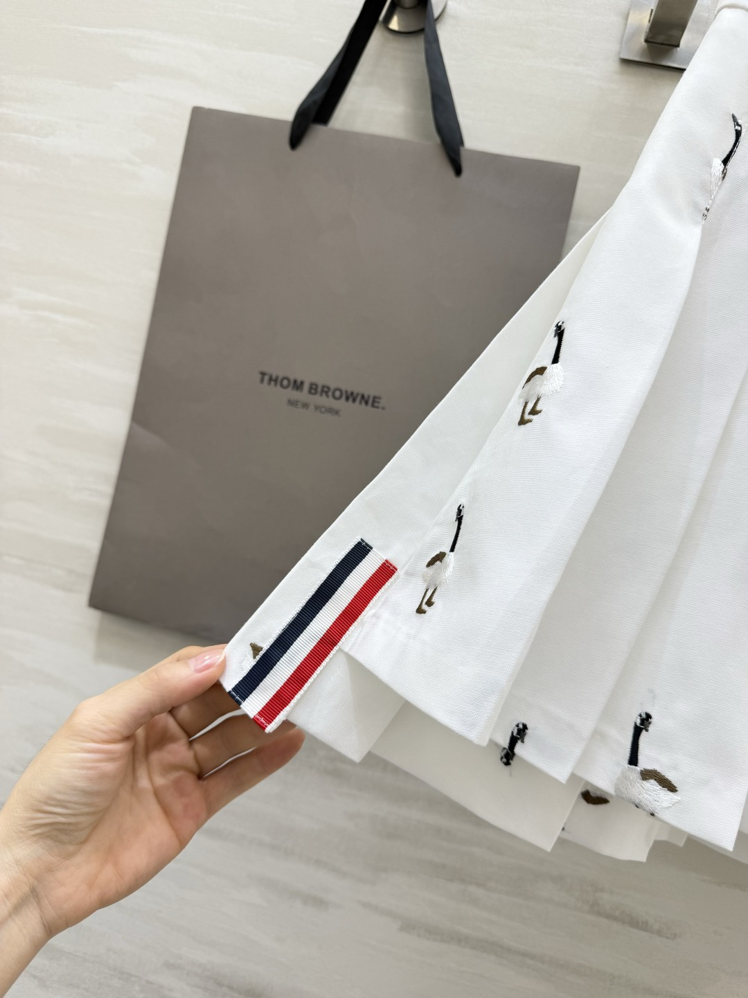 Thom Brown♡²⁶元气少女百褶半裙✨重工满幅大雁刺绣 精致高级 上身活泼减龄 高腰剪裁优化身材比