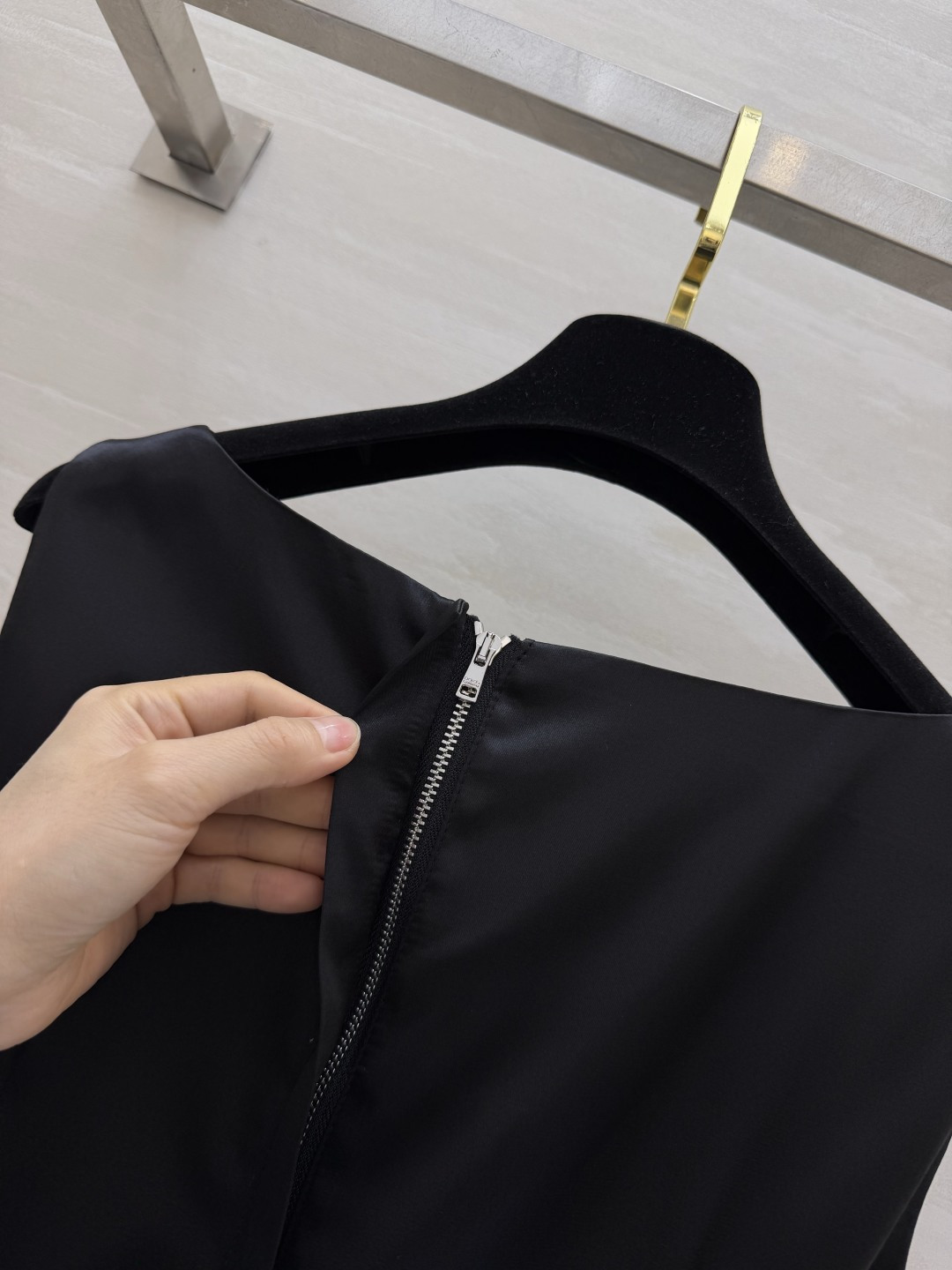 D&G²⁶缎面豹纹里衬吊带连衣裙｜法式氛围感神裙 高光泽缎面 垂坠顺滑自带柔光质感 显贵气质拉满 胸前捏