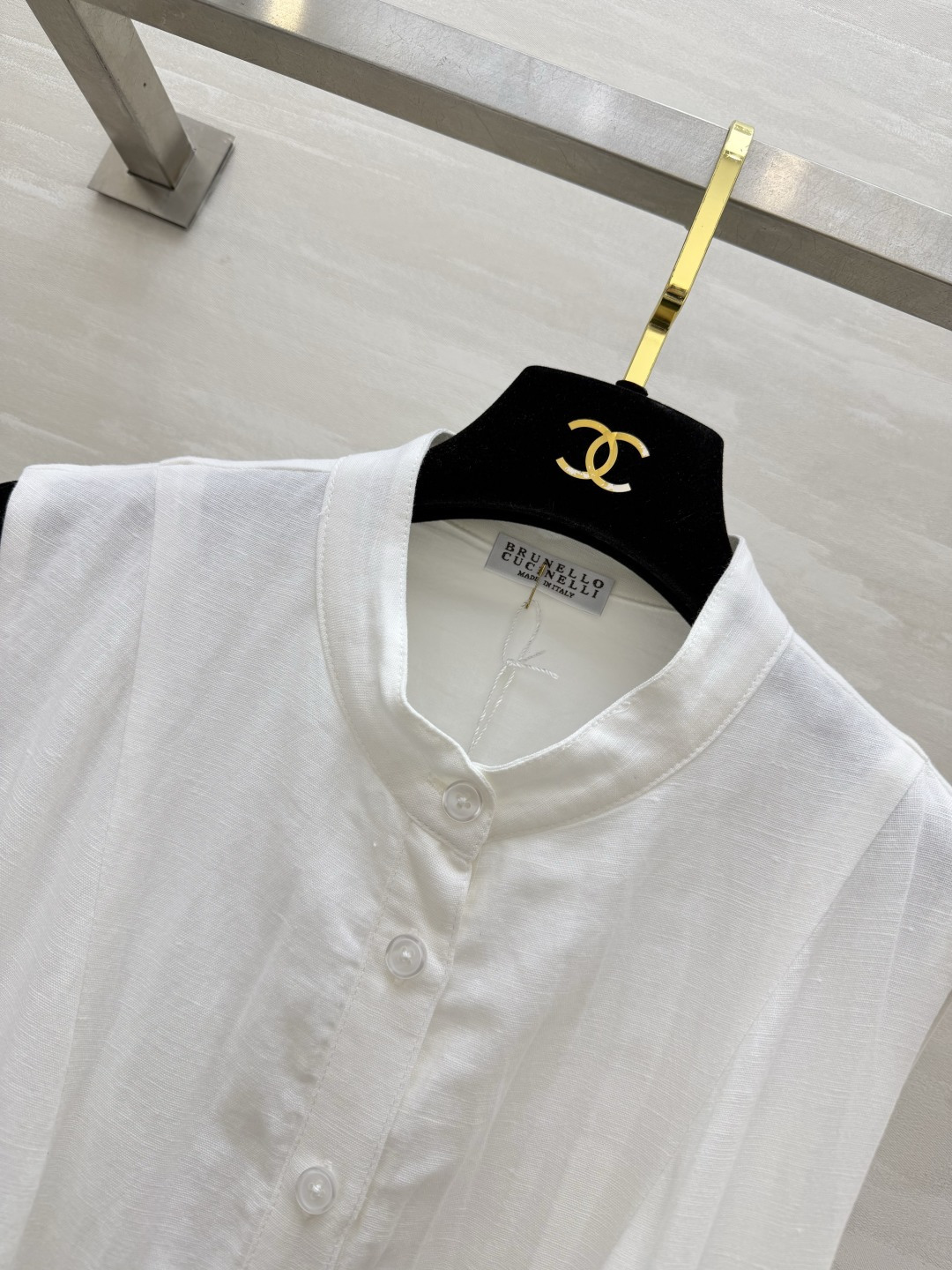 Brunello Cucinell♡²⁶天然亚麻无袖衬衫长裙🤍🤎立领单排全开襟设计，随性松弛的意式穿搭 