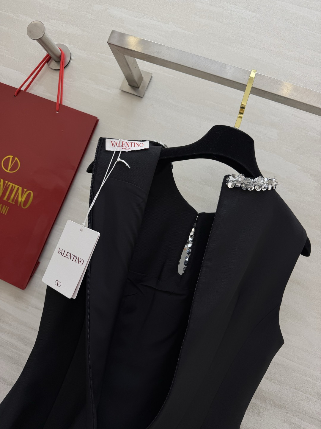 Valentin♡²⁶重工钉钻无袖连衣裙✨领口满铺手工水钻 垂坠钻饰自带贵气光环 高定挺括面料 收腰A字