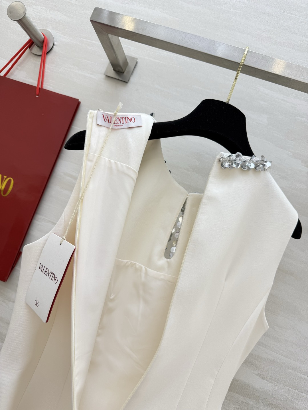 Valentin♡²⁶重工钉钻无袖连衣裙✨领口满铺手工水钻 垂坠钻饰自带贵气光环 高定挺括面料 收腰A字
