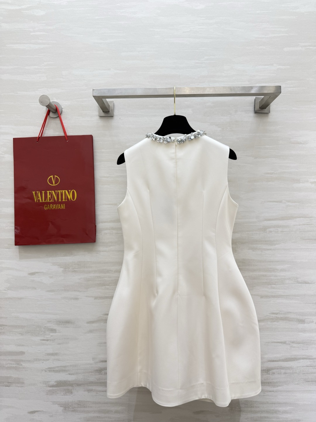 Valentin♡²⁶重工钉钻无袖连衣裙✨领口满铺手工水钻 垂坠钻饰自带贵气光环 高定挺括面料 收腰A字