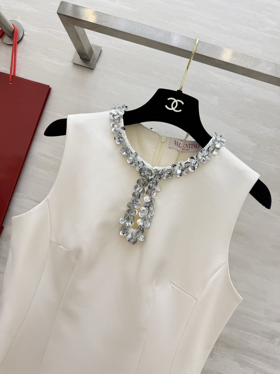 Valentin♡²⁶重工钉钻无袖连衣裙✨领口满铺手工水钻 垂坠钻饰自带贵气光环 高定挺括面料 收腰A字