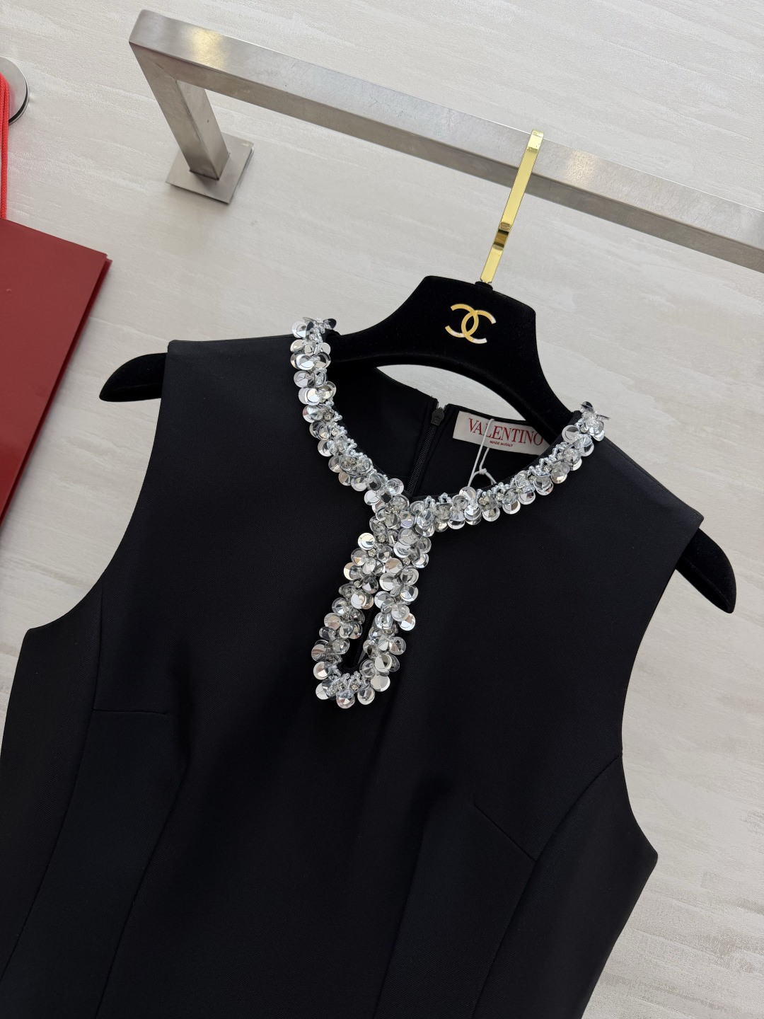 Valentin♡²⁶重工钉钻无袖连衣裙✨领口满铺手工水钻 垂坠钻饰自带贵气光环 高定挺括面料 收腰A字