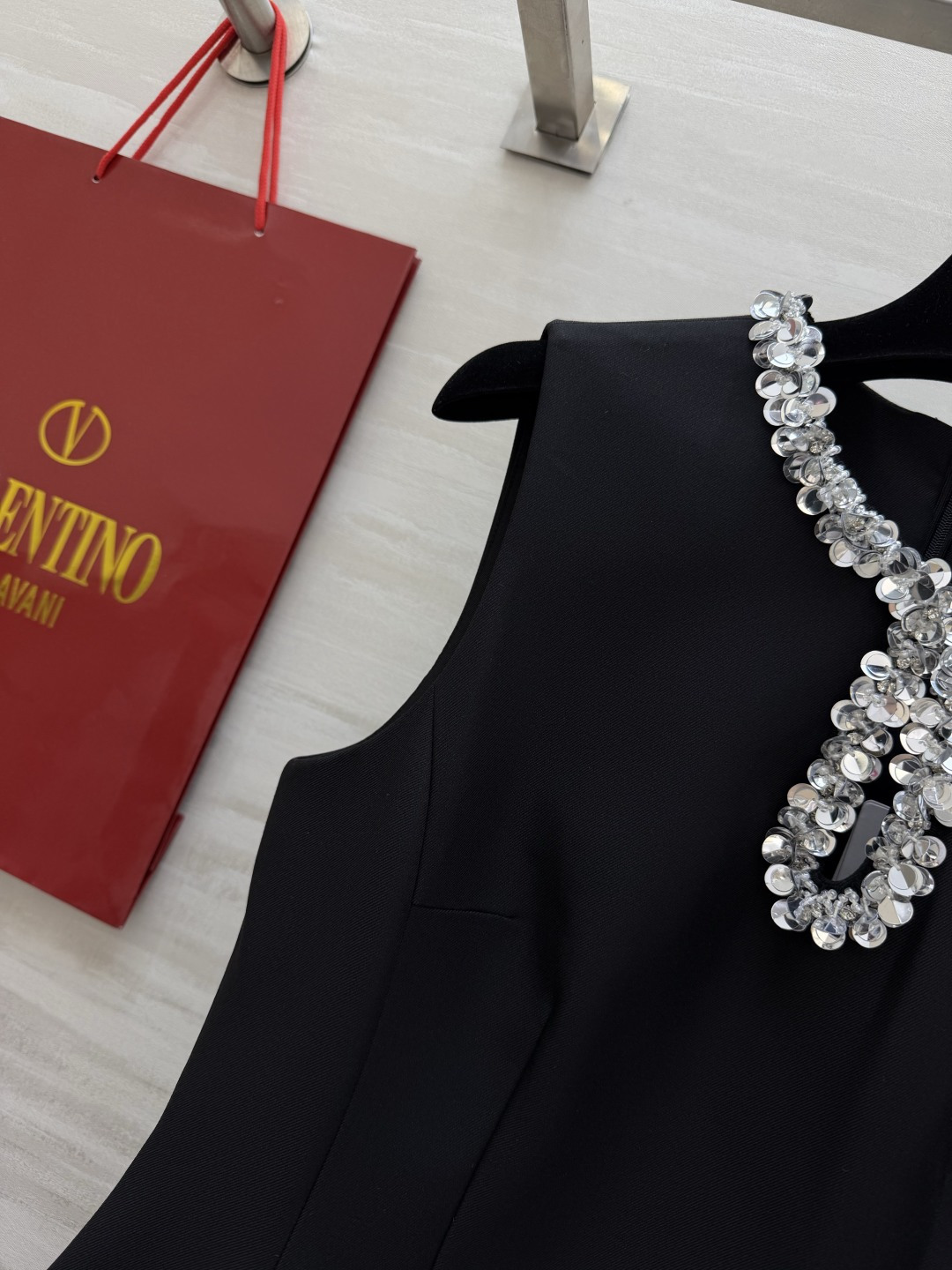 Valentin♡²⁶重工钉钻无袖连衣裙✨领口满铺手工水钻 垂坠钻饰自带贵气光环 高定挺括面料 收腰A字
