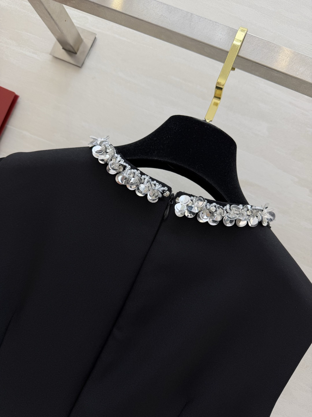 Valentin♡²⁶重工钉钻无袖连衣裙✨领口满铺手工水钻 垂坠钻饰自带贵气光环 高定挺括面料 收腰A字