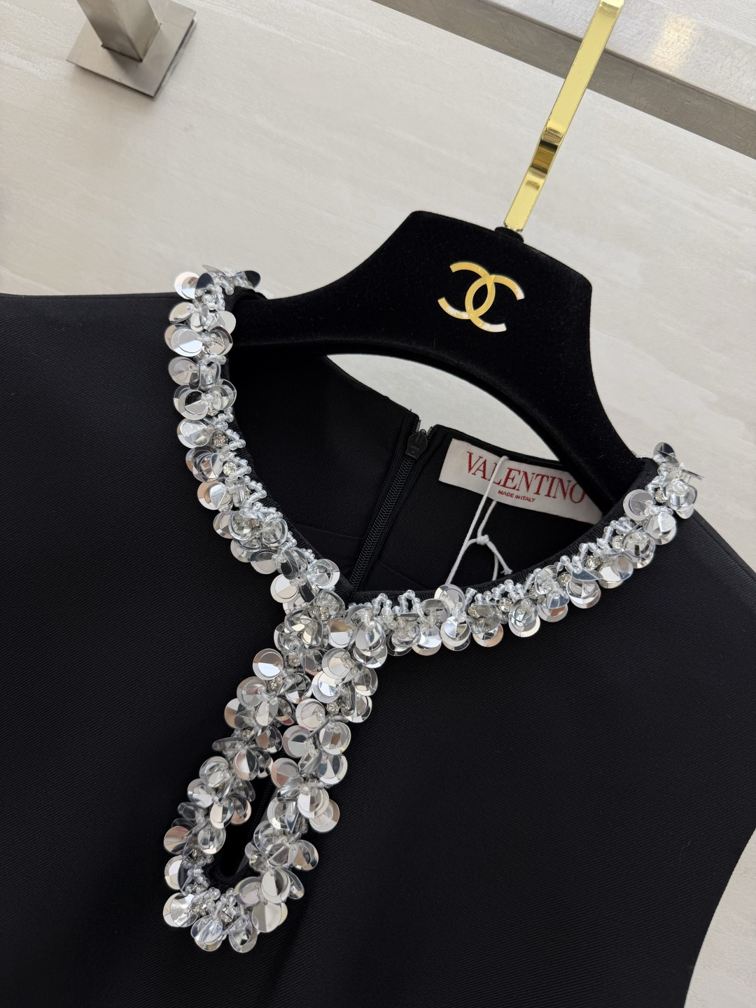 Valentin♡²⁶重工钉钻无袖连衣裙✨领口满铺手工水钻 垂坠钻饰自带贵气光环 高定挺括面料 收腰A字
