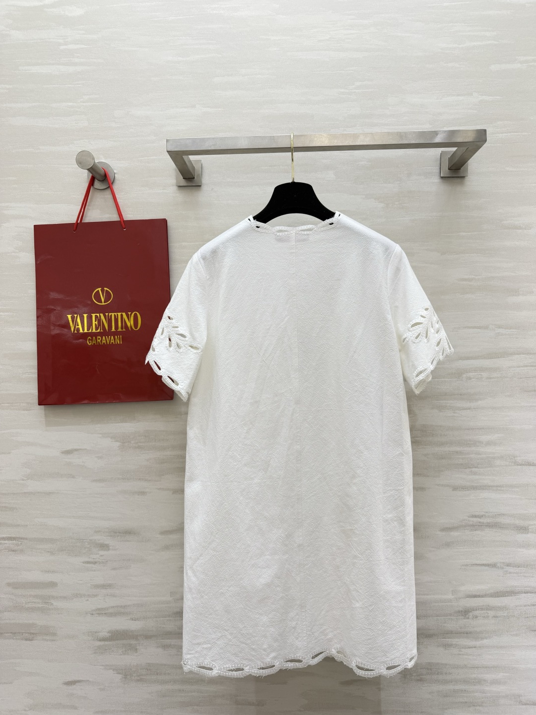 Valentin♡²⁶重工镂空刺绣亚麻连衣裙🌿甄选透气亚麻面料 夏日上身清爽不闷汗V领 全幅手工镂空刺绣
