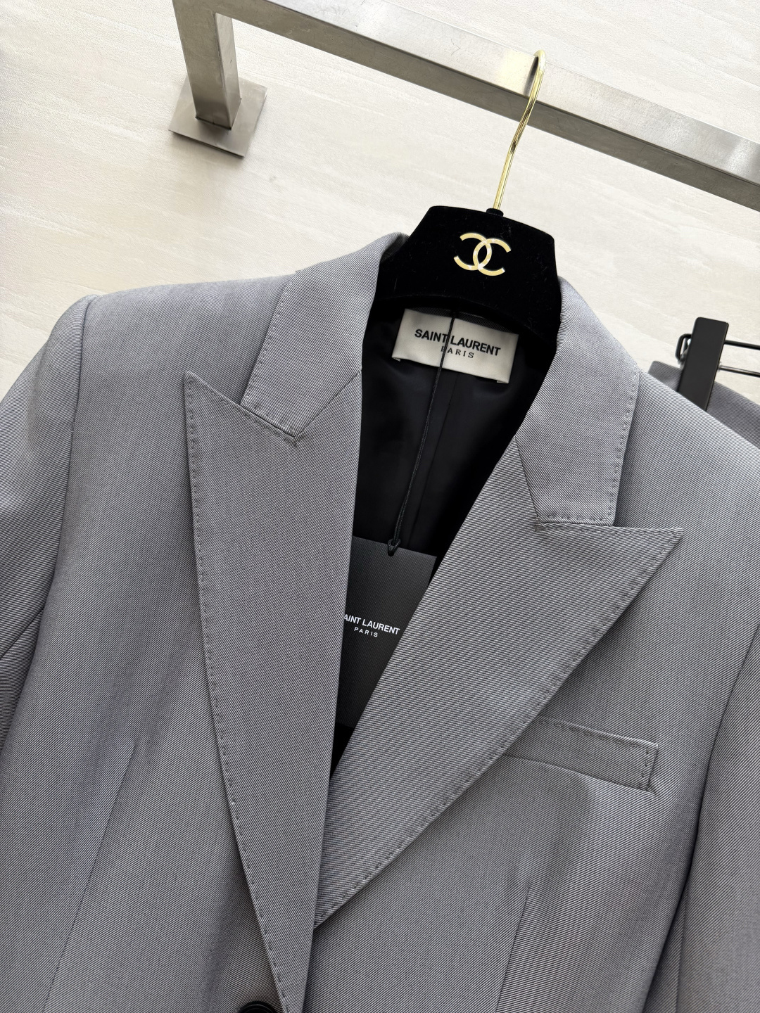 #ysl²⁶大女主灰色西装套装 立体剪裁 挺括版型不挑身材 利落剪裁藏肉显瘦 单排扣设计经典不过时 阔腿