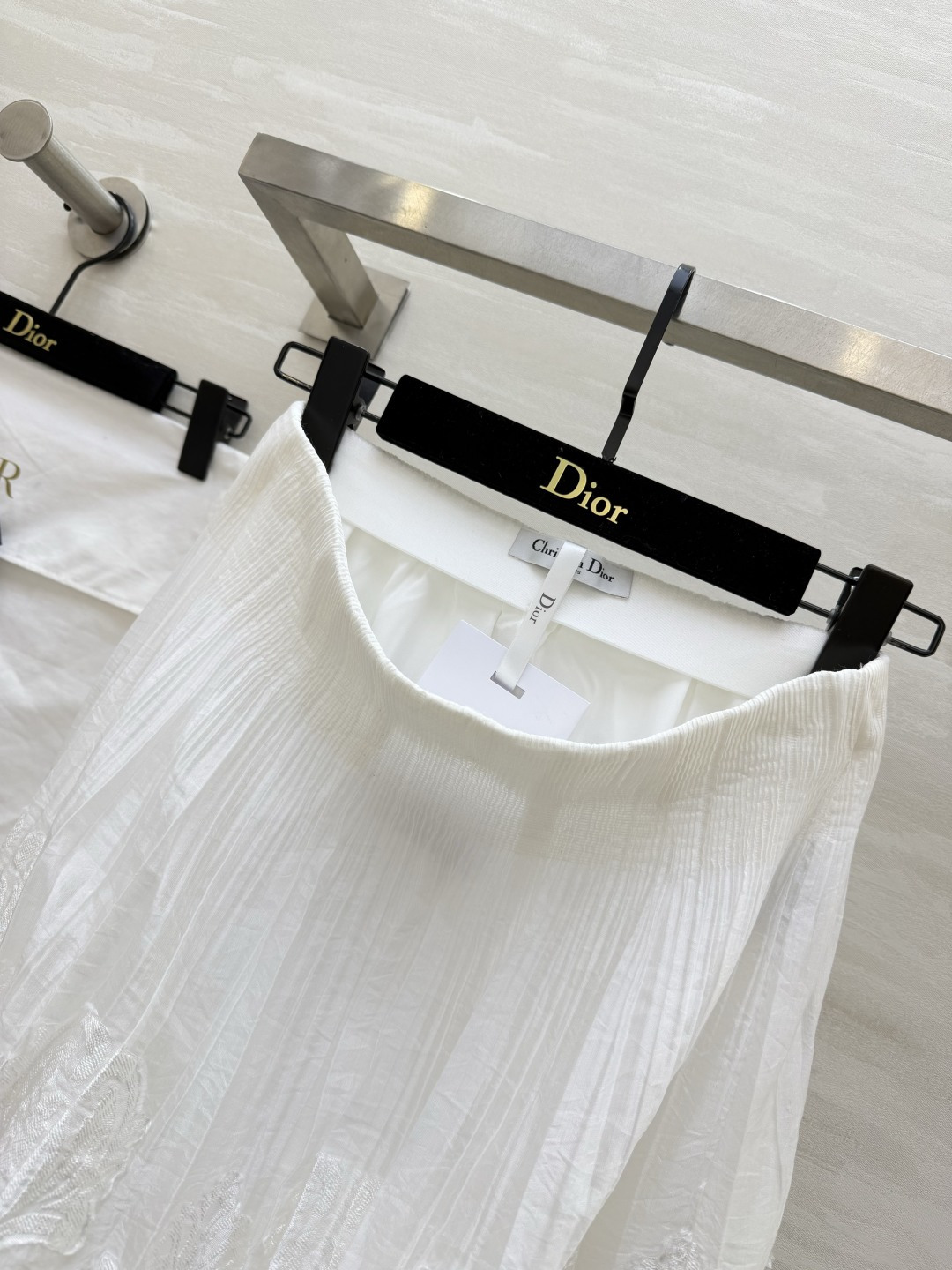 DIO♡²⁶法式重工半裙✨ 重工立体浮雕提花面料 肌理感满满 高腰松紧腰 不挑腰围 藏肉显瘦 百褶压褶垂