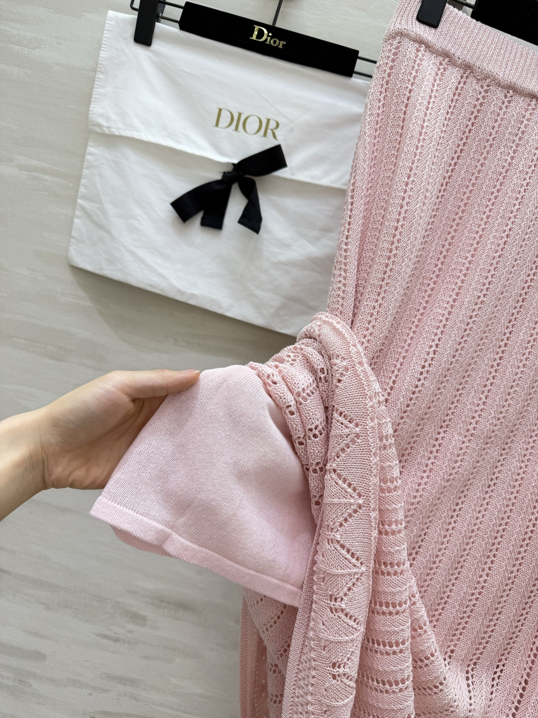 DIO♡²⁶春夏氛围感镂空针织两件套✨重工镂空钩织工艺 透气不闷 自带朦胧透视感 圆领阔袖上衣慵懒松弛 