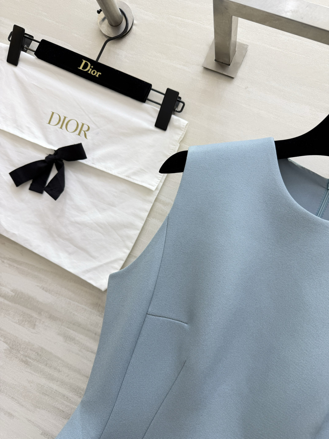 DIO♡²⁶法式无袖A字连衣裙｜双色甄选💐柔雾粉 雾霾蓝两个神仙配色 温柔又显白 经典圆领无袖版型 利落
