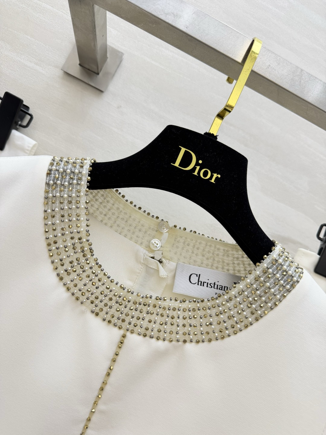 DIO♡²⁶显贵钻刺绣🪡套装｜黑白双色任选✨重工手工镶钻圆领 前襟竖钻走线 精致闪耀不浮夸 利落无袖背心