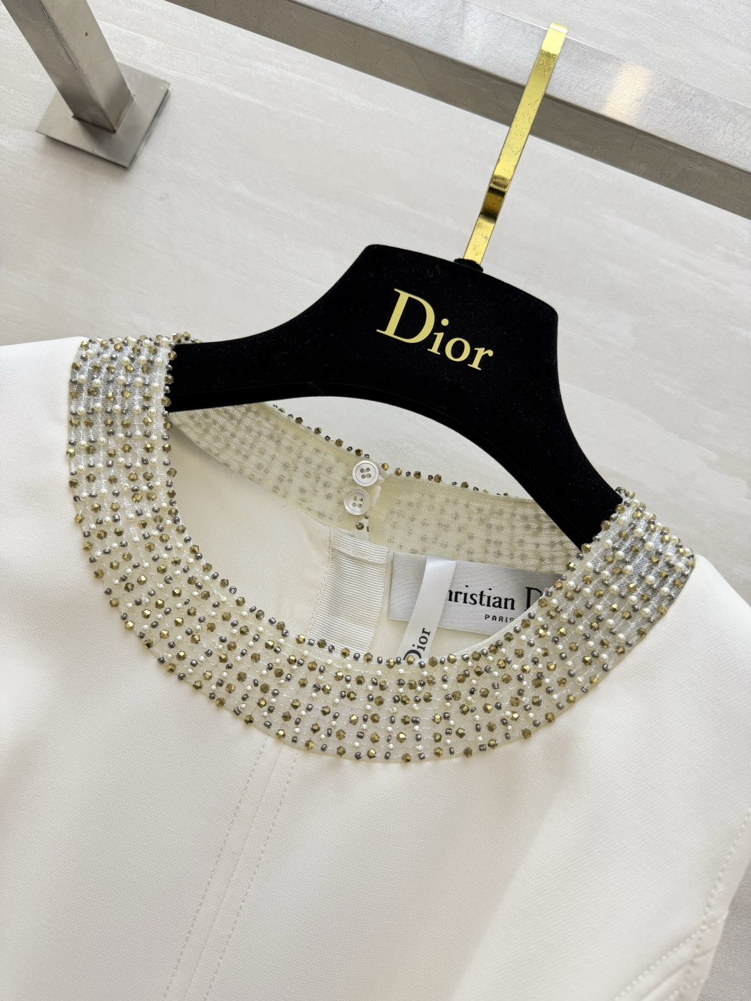 DIO♡²⁶重工钉钻无袖收腰连衣裙｜经典黑白两色领口一圈手工密镶钻 细腻闪耀 低调显贵 圆领无袖剪裁 利