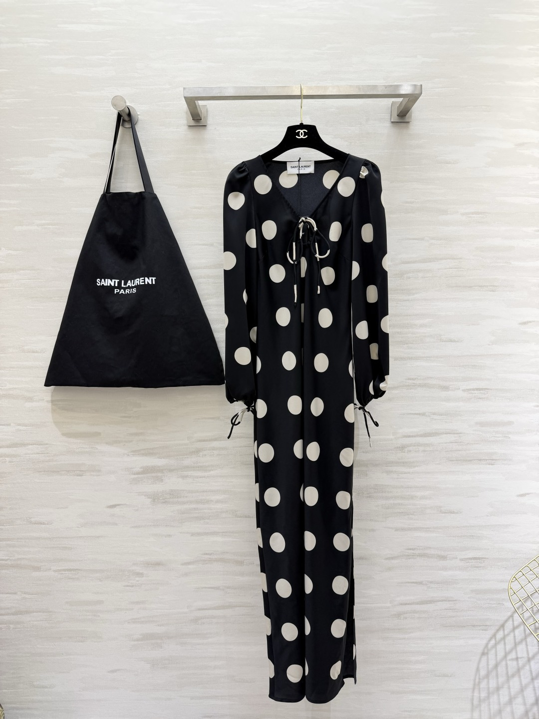 NO:865190,YSL classic large polka dot satin long dress. Retro black and white polka dots are timeless. High-grade matte satin with draped soft light. V-neck buckle drawstring design on the chest to modify the neck and optimize the bust line!  The long sleeves with lantern drawstring cuffs are casual and lazy. The side slits lengthen the proportions of the legs. The long version is elegant and flexible when walking. It can be worn on vacations, dates, and commuting!  The French retro atmosphere is full of luxury and nobility regardless of body shape. High-quality customization. Available in stock first size S/M/L/XL (M size bust 84, skirt length 141), saint laurent-clothing, saint laurent, saint laurent, skirts,19860909YSL经典大波点缎面长款连衣裙 复古黑白波点永不过时 高级哑光缎面自带垂坠柔光 V领胸前环扣抽绳设计 修饰脖颈、优化胸线！灯笼抽绳收口长袖随性慵懒 侧边开叉拉长腿部比例 长款版型走路飘逸灵动 度假/约会/通勤都能穿！法式复古氛围感拉满 高奢显贵不挑身形 高品质定制 现货首发sizeS/M/L/XL（M码胸围84,裙长141）,圣罗兰-服装,saint laurent,saint laurent,skirts,,Women's clothing