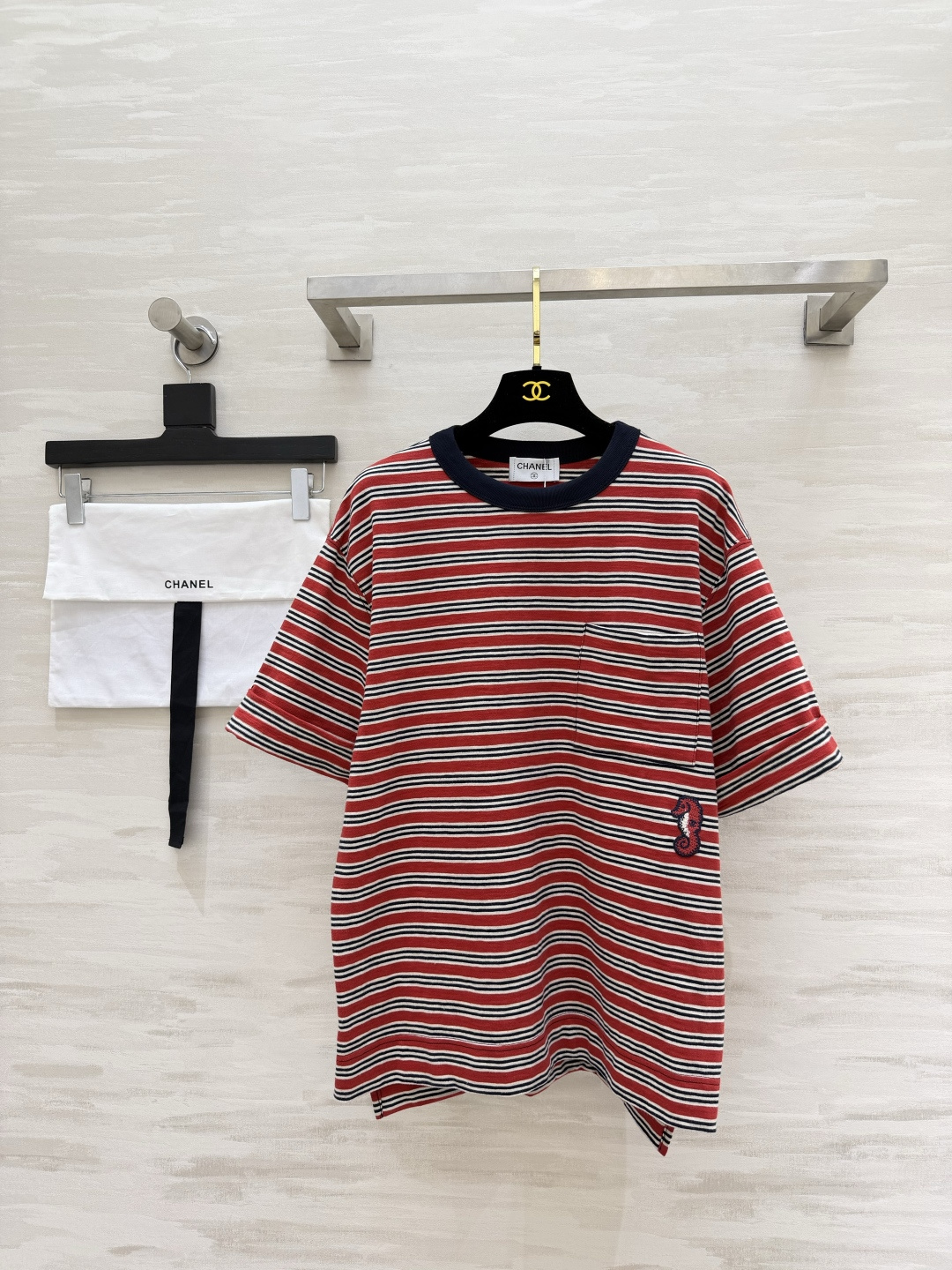 NO:865180,ChaneM cocobeach｜Striped T-shirt Playful seahorse pattern High-quality customization Available in stock first size36/38/40 (), Chanel-clothing, chanel, chanel, tees, t-shirt,19860909ChaneM cocobeach｜条纹T恤 俏皮海马图案 高品质定制 现货首发size36/38/40（）,香奈儿-服装,chanel,chanel,tees，t-shirt,,Women's clothing