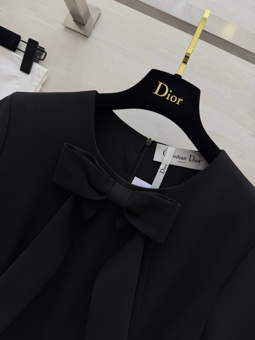 Dio♡²⁶蝴蝶结收腰连衣裙 利落剪裁 垂坠面料 自带高级质感 经典黑白永不过时 温柔与优雅都在这件裙子