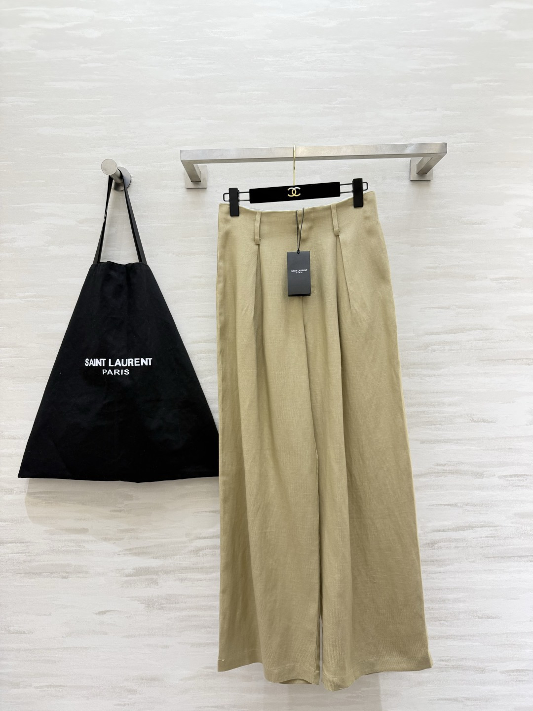NO:866103,ysl linen vest + wide-leg pants suit, a set with a sense of relaxation, neat tailoring, natural linen texture, no choice of body shape or matching, high-quality customization, available in stock first size S/M/L/XL (Vest M size bust 90, length 56, pants waist 74, trouser length 108), saint laurent-clothing, saint laurent, saint laurent,19860909ysl亚麻马甲+阔腿裤套装 自带松弛感的一套 利落剪裁 天然亚麻质感 不挑身材不挑搭配 高品质定制 现货首发sizeS/M/L/XL（马甲M码胸围90,衣长56,裤子腰围74,裤长108）,圣罗兰-服装,saint laurent,saint laurent,,Women's clothing