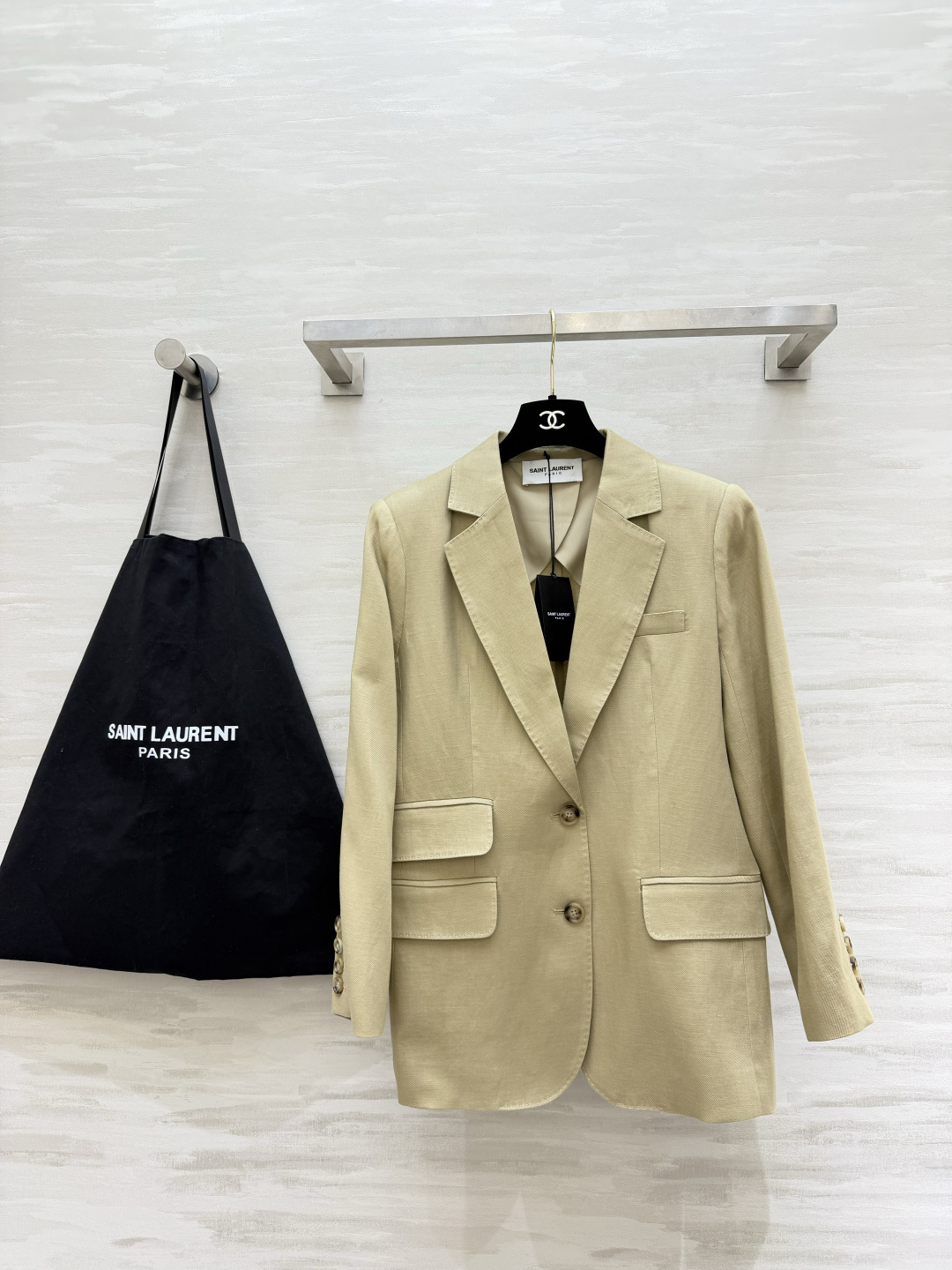 NO:866113,ysl linen suit | High-end with a sense of relaxation, natural linen texture, breathable and not stuffy, neat tailoring, no choice of body shape or matching, easy to hold for commuting/daily use, one piece can handle a variety of styles, high-quality customization, available in stock first size S/M/L/XL (suit size M, shoulder width 39, chest 96, length 70), saint laurent-clothing, saint laurent, saint laurent, business suit,19860909ysl亚麻西装｜自带松弛感的高级 天然亚麻肌理透气不闷汗 利落剪裁 不挑身材不挑搭配 通勤/日常都能轻松hold住 一件就能搞定多种风格 高品质定制 现货首发sizeS/M/L/XL（西装M码肩宽39,胸围96,衣长70）,圣罗兰-服装,saint laurent,saint laurent,business suit,,Women's clothing