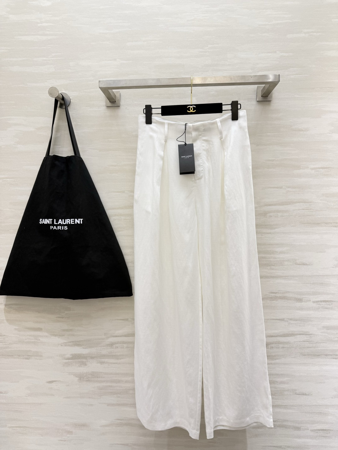 NO:866083,ysl linen vest + wide-leg pants suit, a set with a sense of relaxation, neat tailoring, natural linen texture, no choice of body shape or matching, high-quality customization, available in stock first size S/M/L/XL (Vest M size bust 90, length 56, pants waist 74, trouser length 108), saint laurent-clothing, saint laurent, saint laurent,19860909ysl亚麻马甲+阔腿裤套装 自带松弛感的一套 利落剪裁 天然亚麻质感 不挑身材不挑搭配 高品质定制 现货首发sizeS/M/L/XL（马甲M码胸围90,衣长56,裤子腰围74,裤长108）,圣罗兰-服装,saint laurent,saint laurent,,Women's clothing