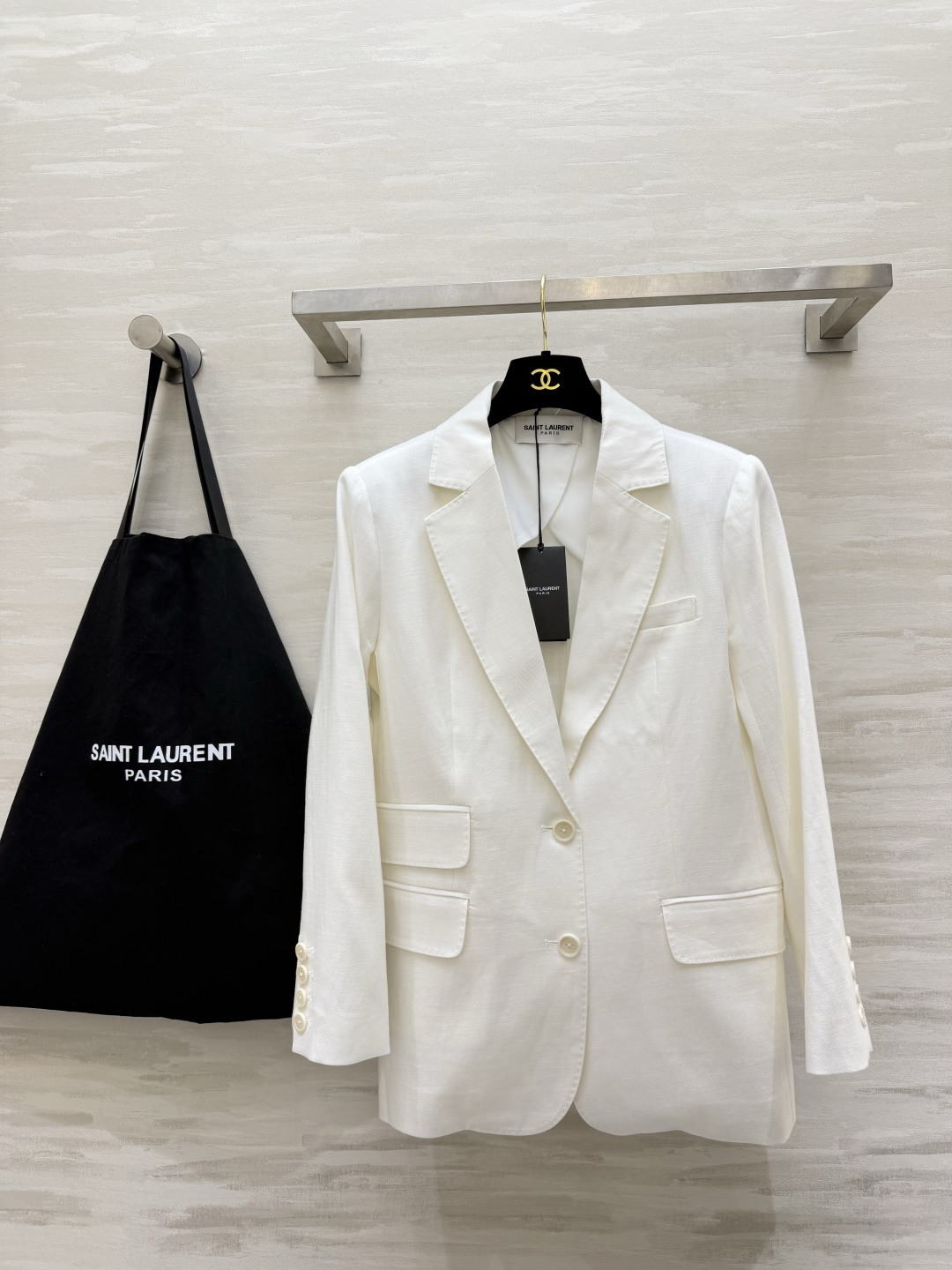 NO:866094,ysl linen suit | High-end with a sense of relaxation, natural linen texture, breathable and not stuffy, neat tailoring, no choice of body shape or matching, easy to hold for commuting/daily use, one piece can handle a variety of styles, high-quality customization, available in stock first size S/M/L/XL (suit size M, shoulder width 39, chest 96, length 70), saint laurent-clothing, saint laurent, saint laurent, business suit,19860909ysl亚麻西装｜自带松弛感的高级 天然亚麻肌理透气不闷汗 利落剪裁 不挑身材不挑搭配 通勤/日常都能轻松hold住 一件就能搞定多种风格 高品质定制 现货首发sizeS/M/L/XL（西装M码肩宽39,胸围96,衣长70）,圣罗兰-服装,saint laurent,saint laurent,business suit,,Women's clothing