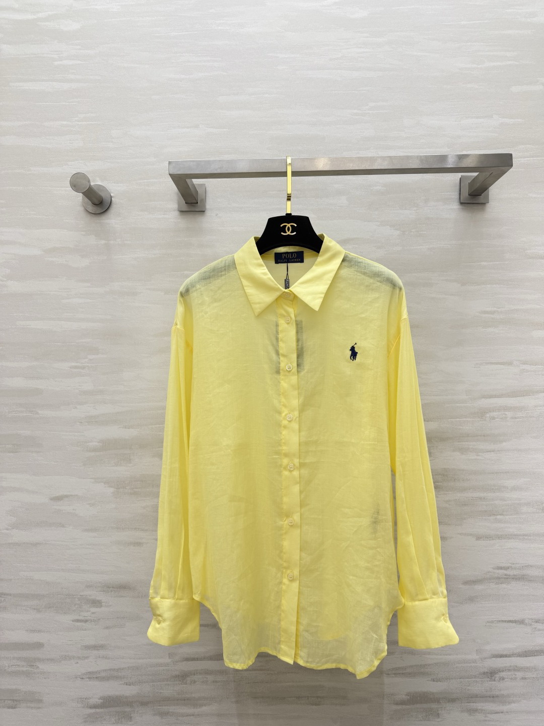 NO:865822,POLO/Ralph Lauren linen shirt, clear texture, built-in lazy filter, more timeless taste, white/yellow/pink/light blue/lake blue/navy blue, gentle colors from light to dark, refreshing when worn alone, versatile when layered, very textured when worn with one set sizeS/M/L (S size shoulder width 50, bust 110, length 71), women's clothing, shirts,19860909POLO/拉夫劳伦亚麻衬衫 清透的肌理感 自带慵懒滤镜 越穿越有味道 白/黄/粉/浅蓝/湖蓝/藏青 从浅到深的温柔色系 单穿清爽 叠穿百搭 随手一套就很有质感 sizeS/M/L（s码肩宽50,胸围110,衣长71）,女装,shirts,,Women's clothing
